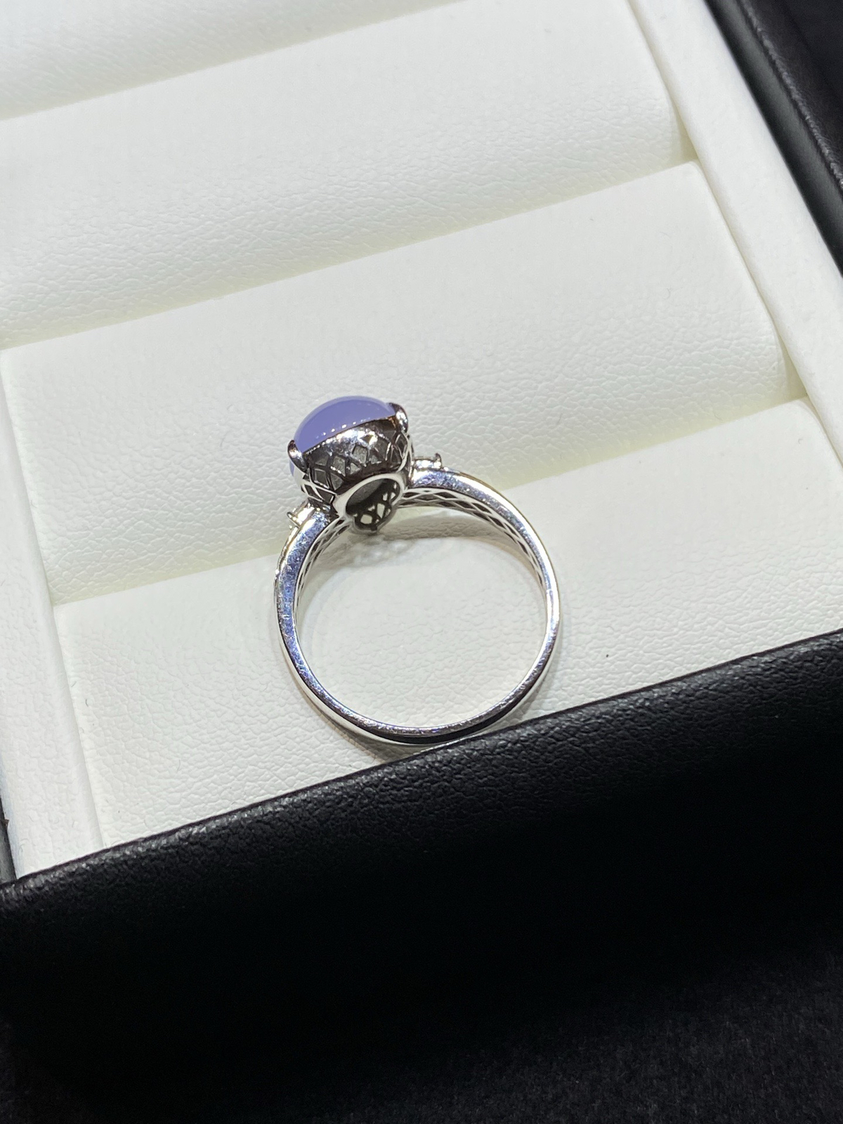 高冰 仙紫 葫芦 简镶 戒指 18k

整体尺寸11.6-8.5-7.4