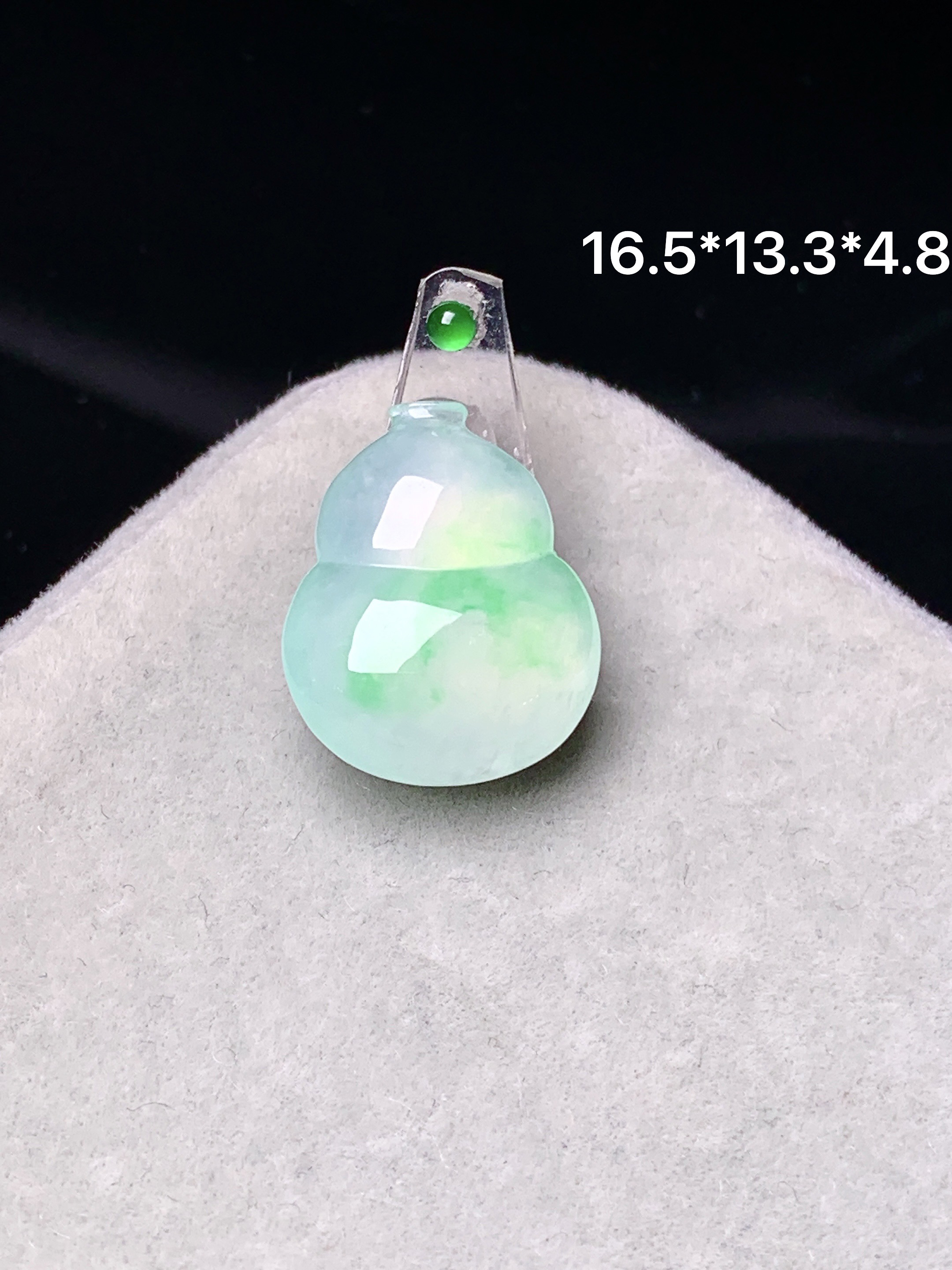 镶嵌款 冰种飘绿葫芦吊坠 玉质细腻 色泽艳丽清新 水润亮眼 整体尺寸16.5*13.3*4.8*2x