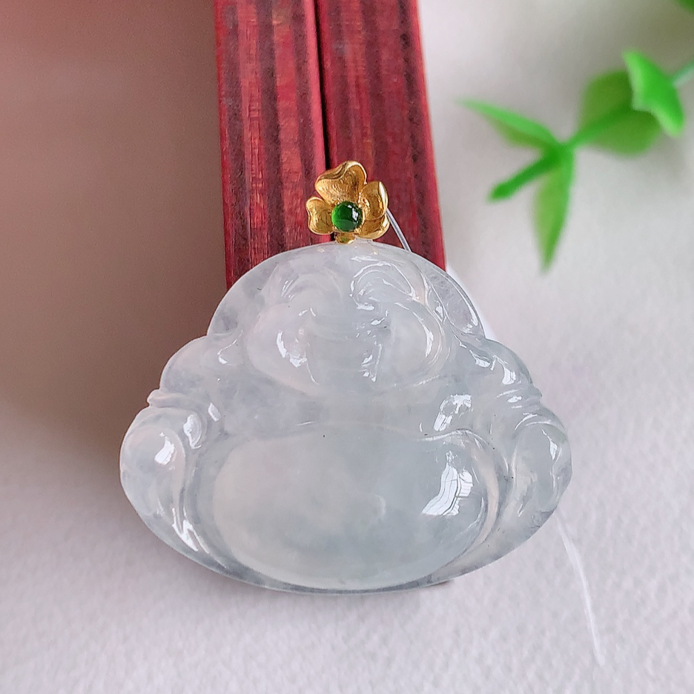 18k金扣冰润佛公挂件 玉质细腻  精雕弥勒佛，笑佛福耳垂肩，面相喜庆，开怀大笑，憨态可掬。惟妙惟肖，寓意福禄双全，吉祥美满，笑口常开 W49.8 尺寸：21-27-6mm