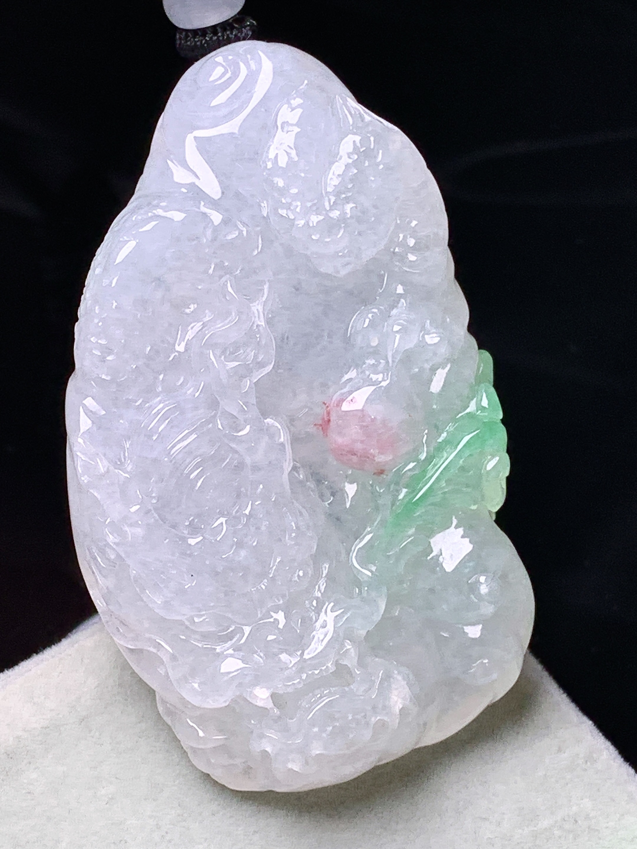 冰种龙牌吊坠 玉质细腻 色泽艳丽清新 水润亮眼 整体尺寸59*35.5*11.3w1