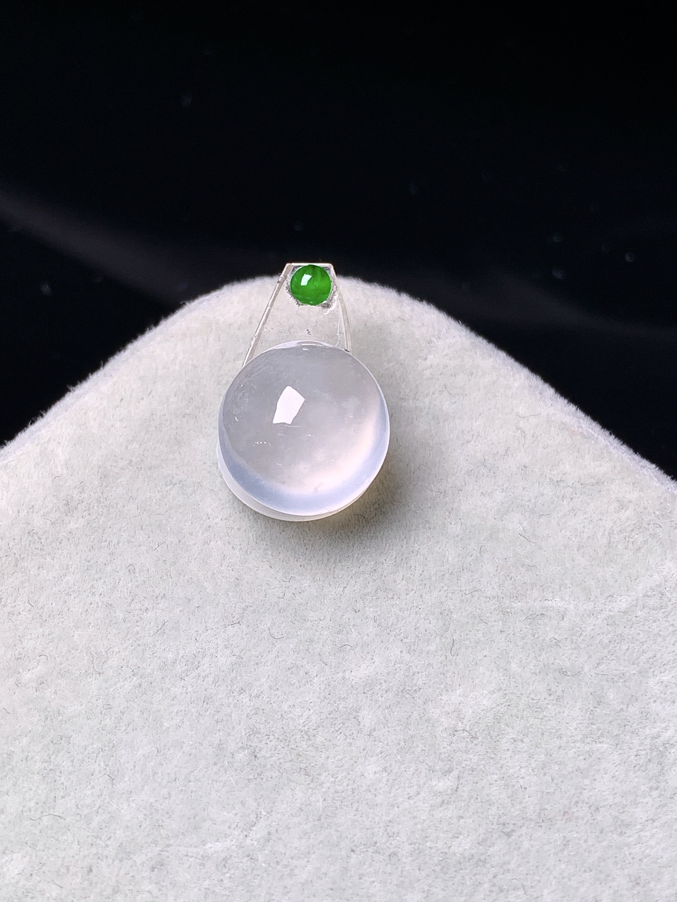 镶嵌款 冰种蛋面吊坠 玉质细腻 色泽艳丽清新 水润亮眼 整体尺寸10.5*9.8*5*2x