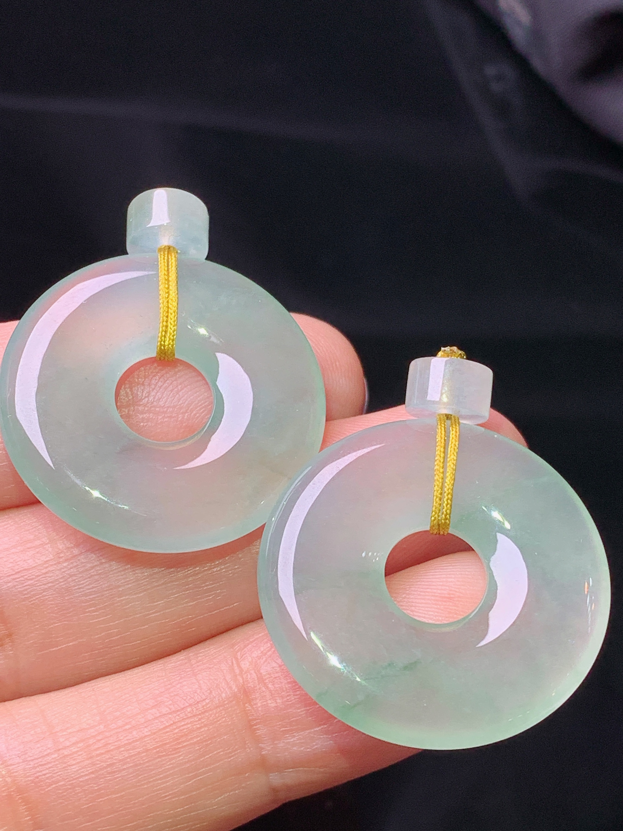 冰种平安环一对 玉质细腻 色泽艳丽清新 水润亮眼 整体尺寸24.8*3.8j2