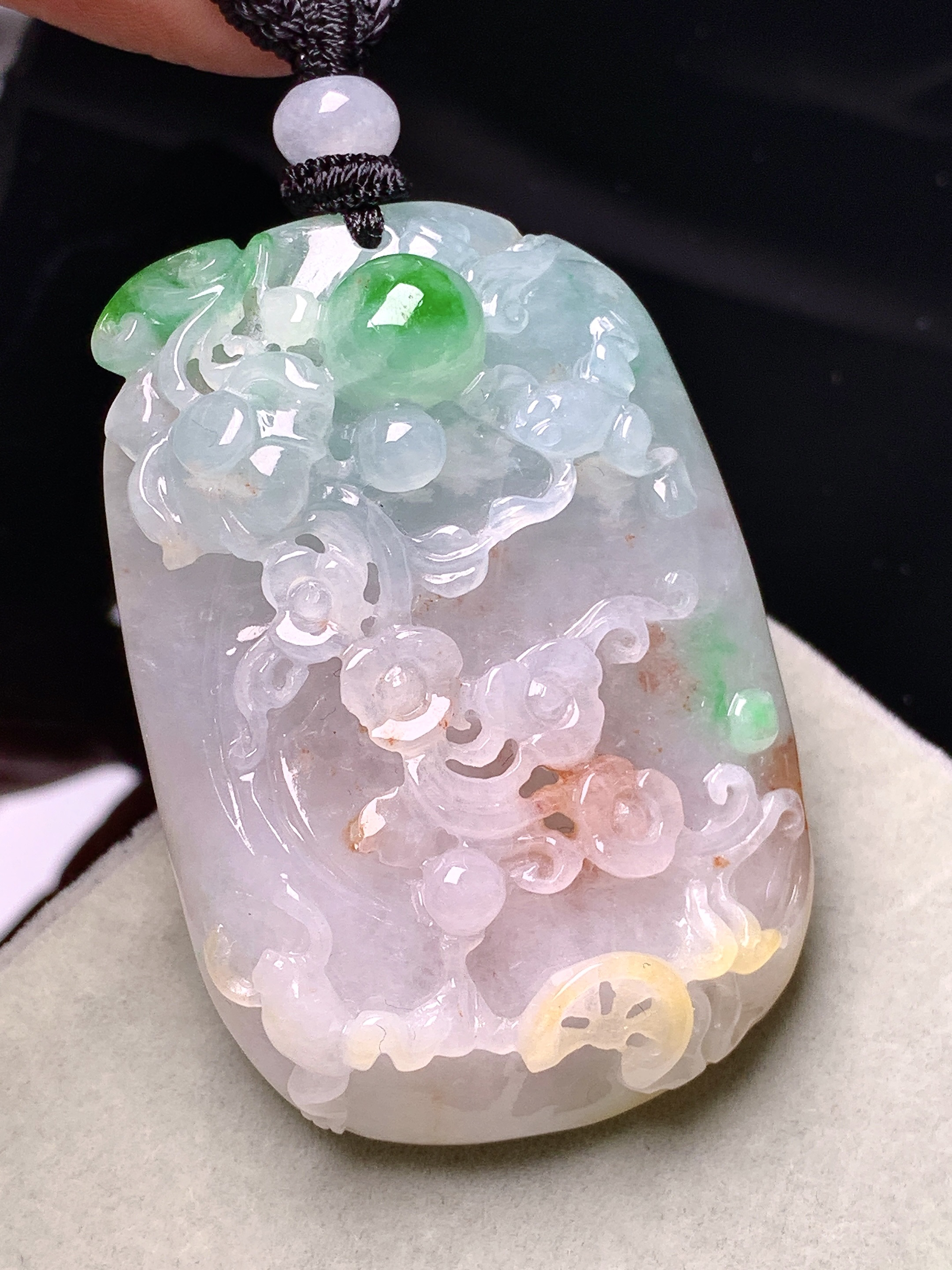 福禄寿花开富贵牌吊坠 玉质细腻 色泽艳丽清新 水润亮眼 整体尺寸50.5*34.5*13.5w1