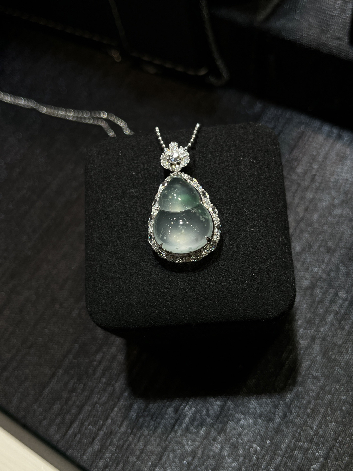 高冰飘色胖葫芦……
-

尺寸看图一
18k金镶嵌