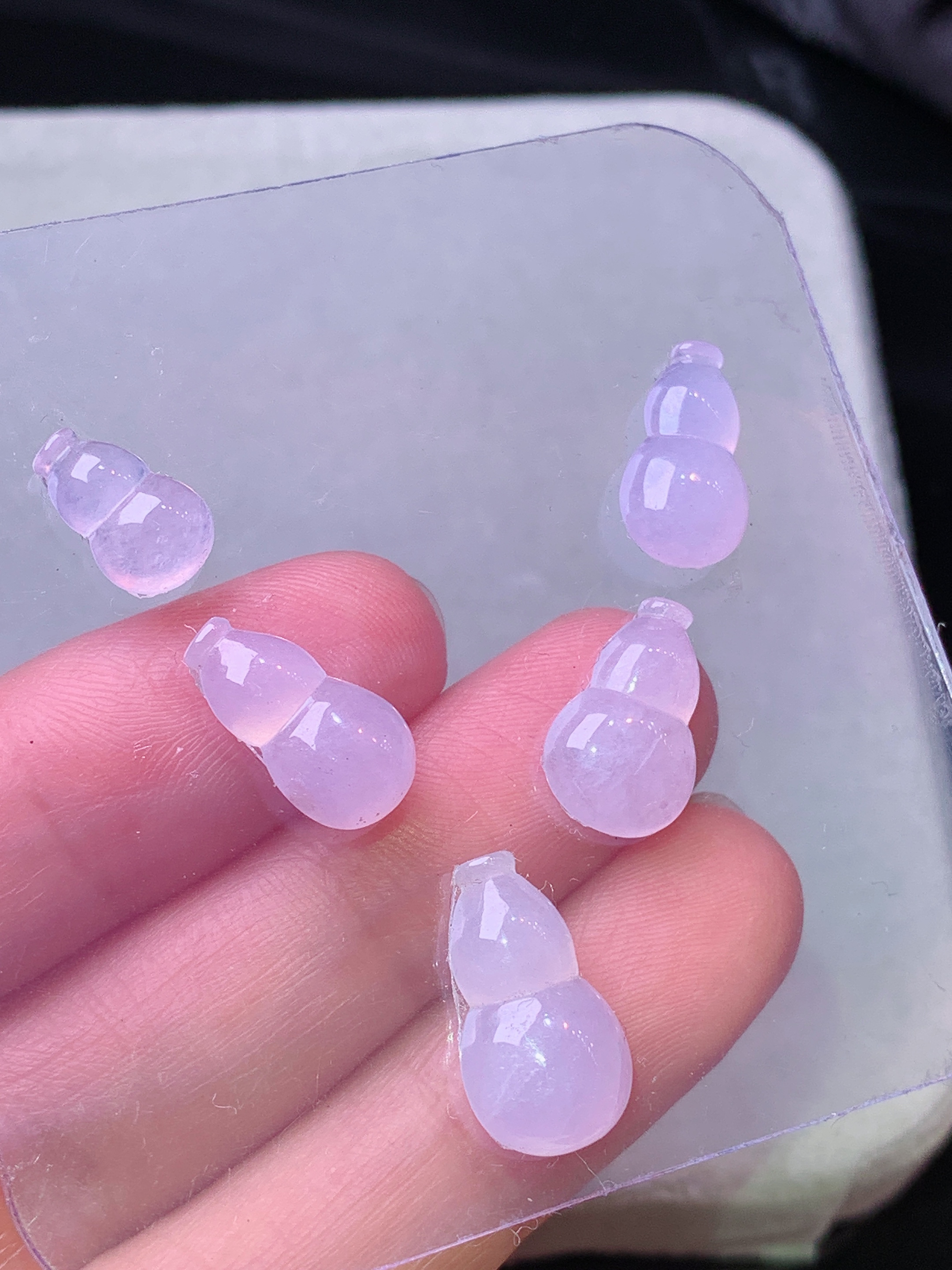 镶嵌款 淡紫罗兰葫芦一手 玉质细腻 色泽艳丽清新 水润亮眼 整体尺寸15*8.8*4.5j3