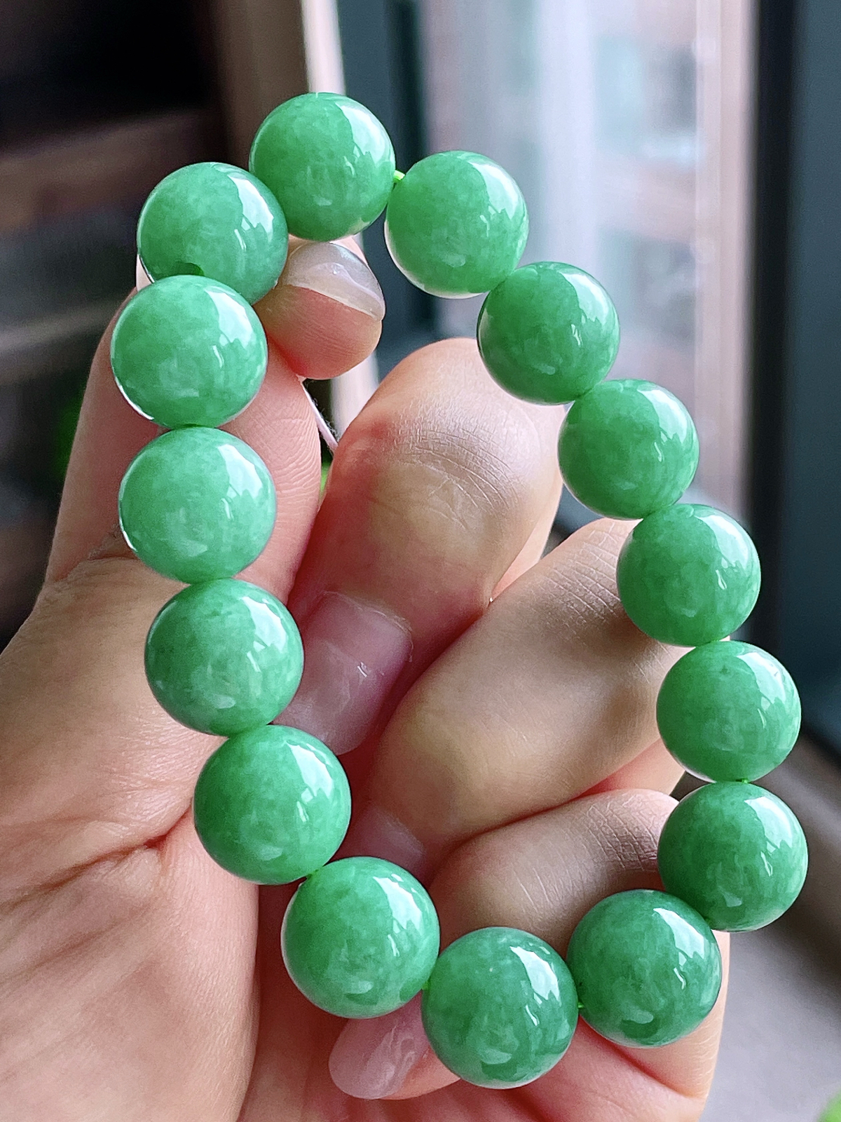 【珠子】冰阳绿手串圆珠珠子手串
【说明】缅料 性价比高  
【尺寸】12.9mm.
