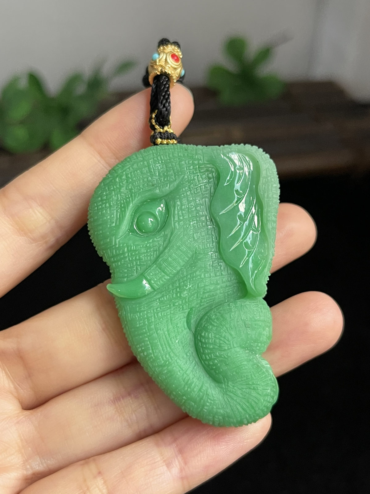 翡翠糯化种绿色吊坠