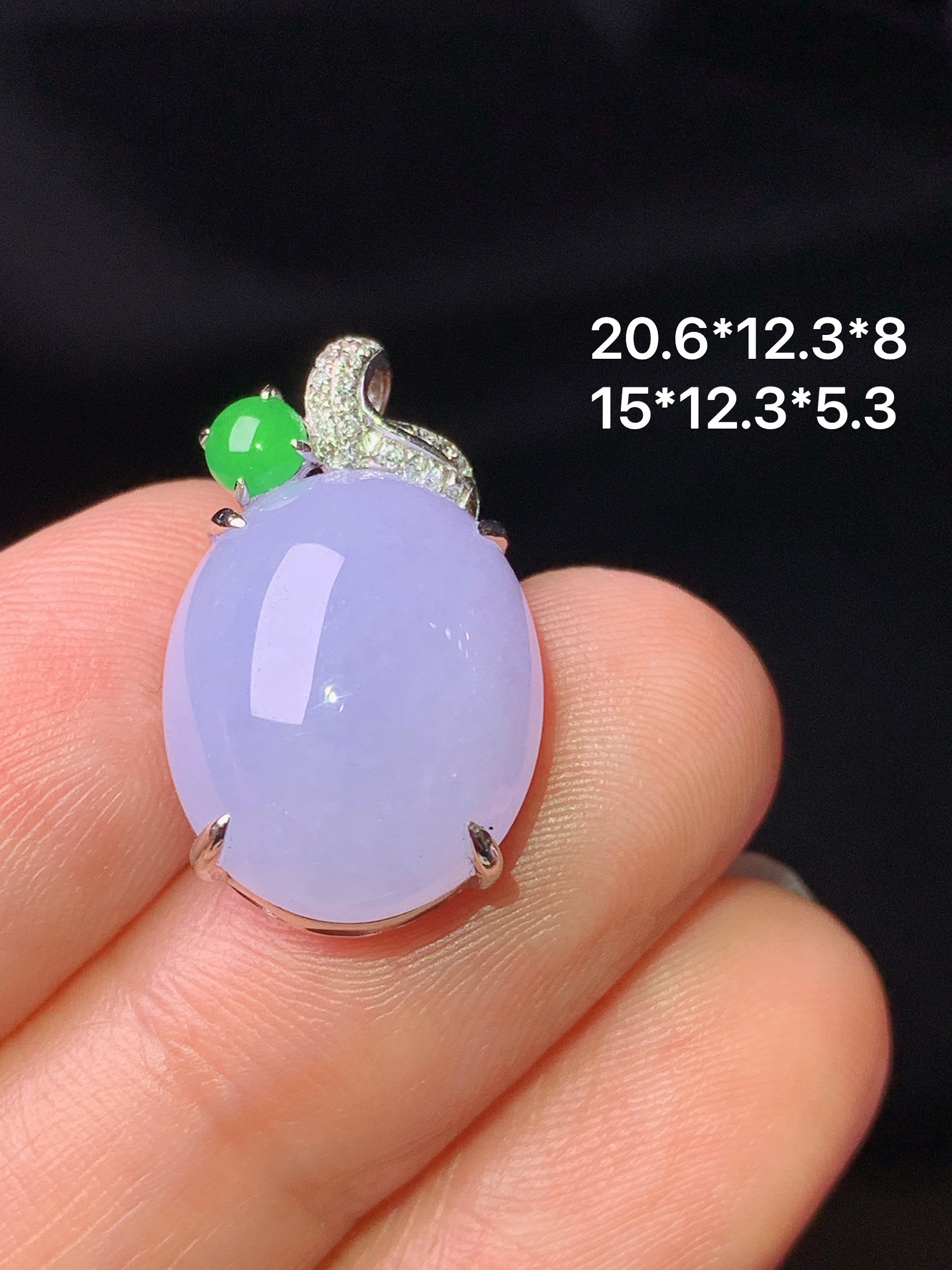 18k金钻镶嵌紫罗兰吊坠 玉质细腻 色泽艳丽清新 水润亮眼 整体尺寸20.6*12.3*8