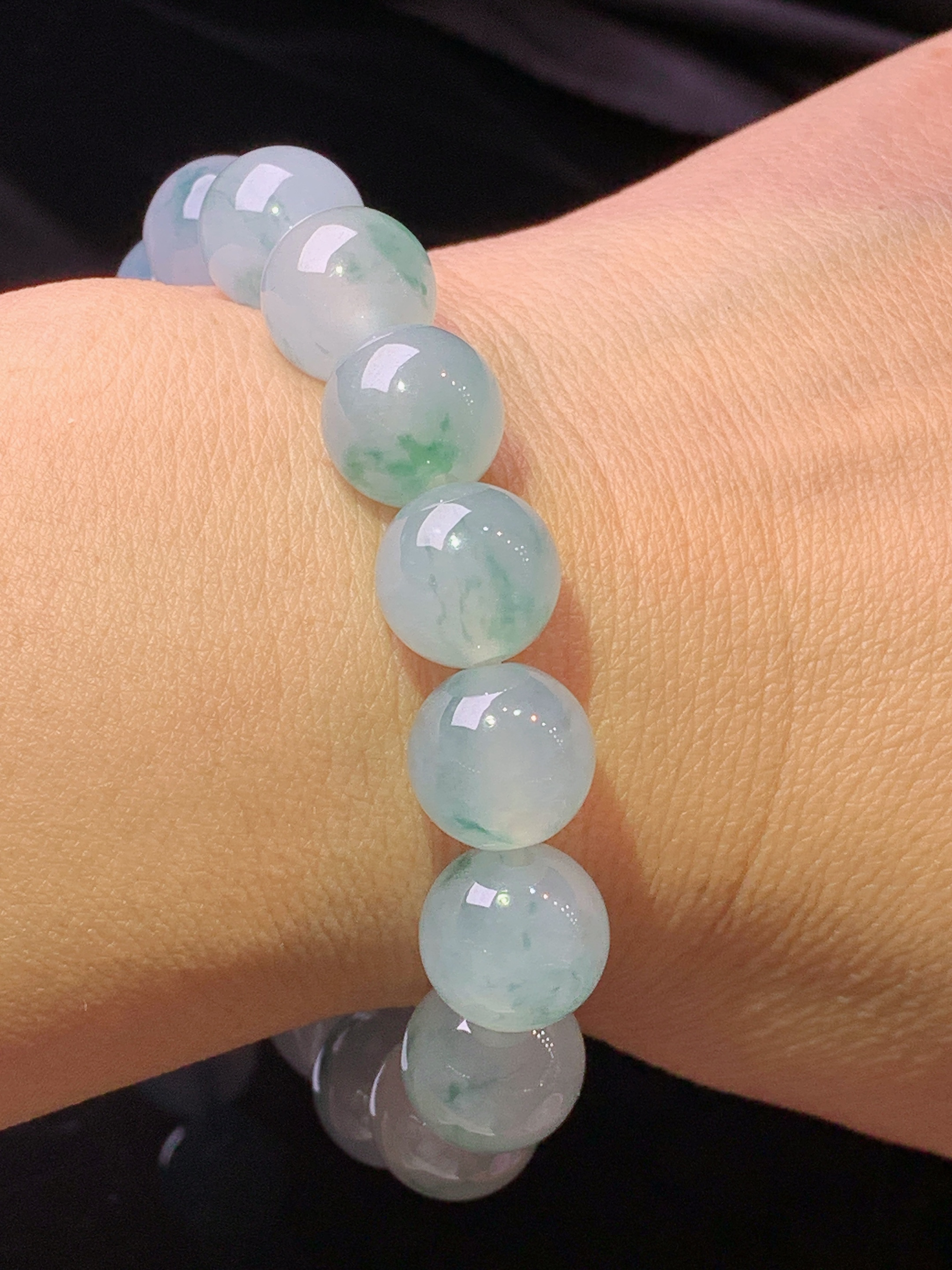 冰种飘花圆珠手链 玉质细腻 色泽艳丽清新 水润亮眼 整体尺寸12h3