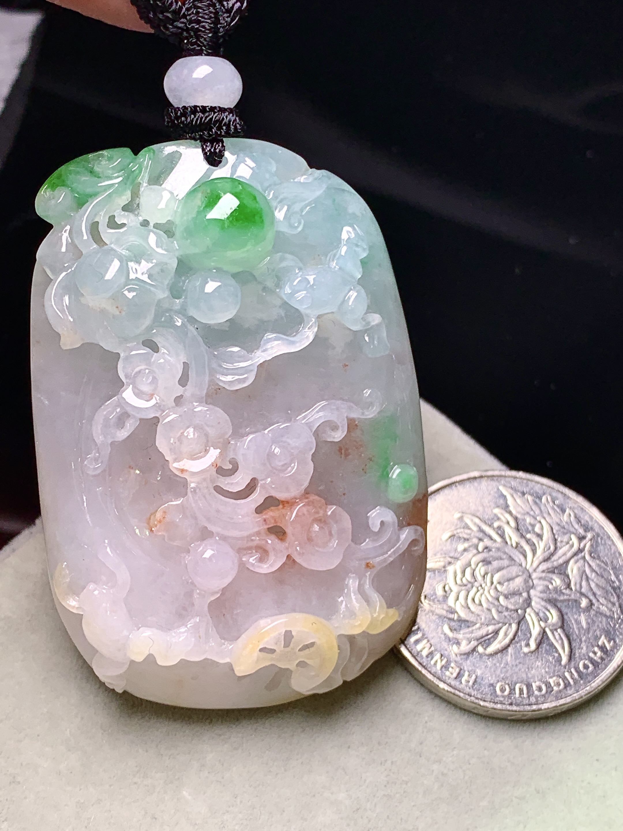 福禄寿花开富贵牌吊坠 玉质细腻 色泽艳丽清新 水润亮眼 整体尺寸50.5*34.5*13.5w1