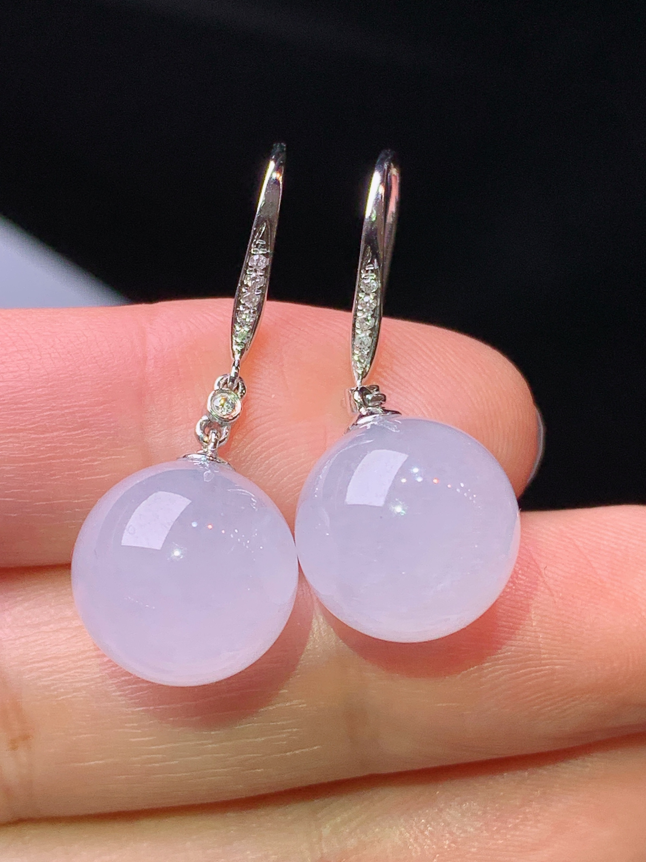 18k金钻镶嵌冰种圆珠耳坠 玉质细腻 色泽艳丽清新 水润亮眼 整体尺寸31.8*12L4