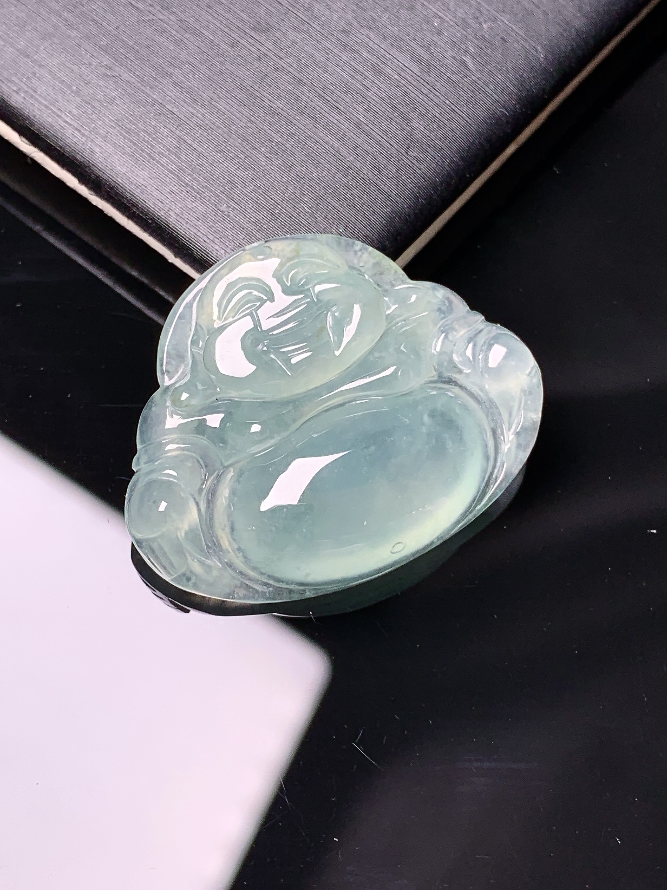 冰种佛公吊坠 玉质细腻 色泽艳丽清新 水润亮眼 整体尺寸22.8*28.5*5.6j2