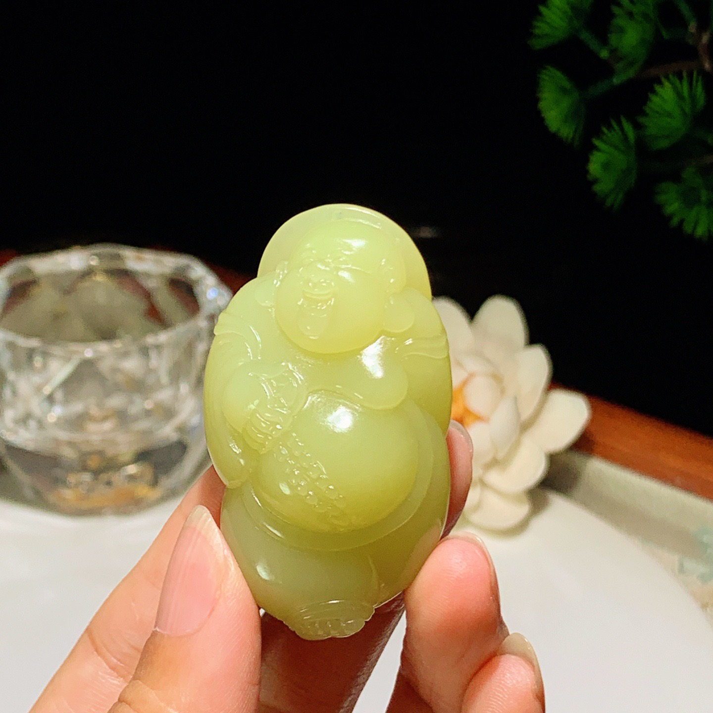 新疆若羌黄口料佛引福来挂件。尺寸52/30/19重40克 玉质细腻油润 底色纯净 脂粉好，品质好。lt260407