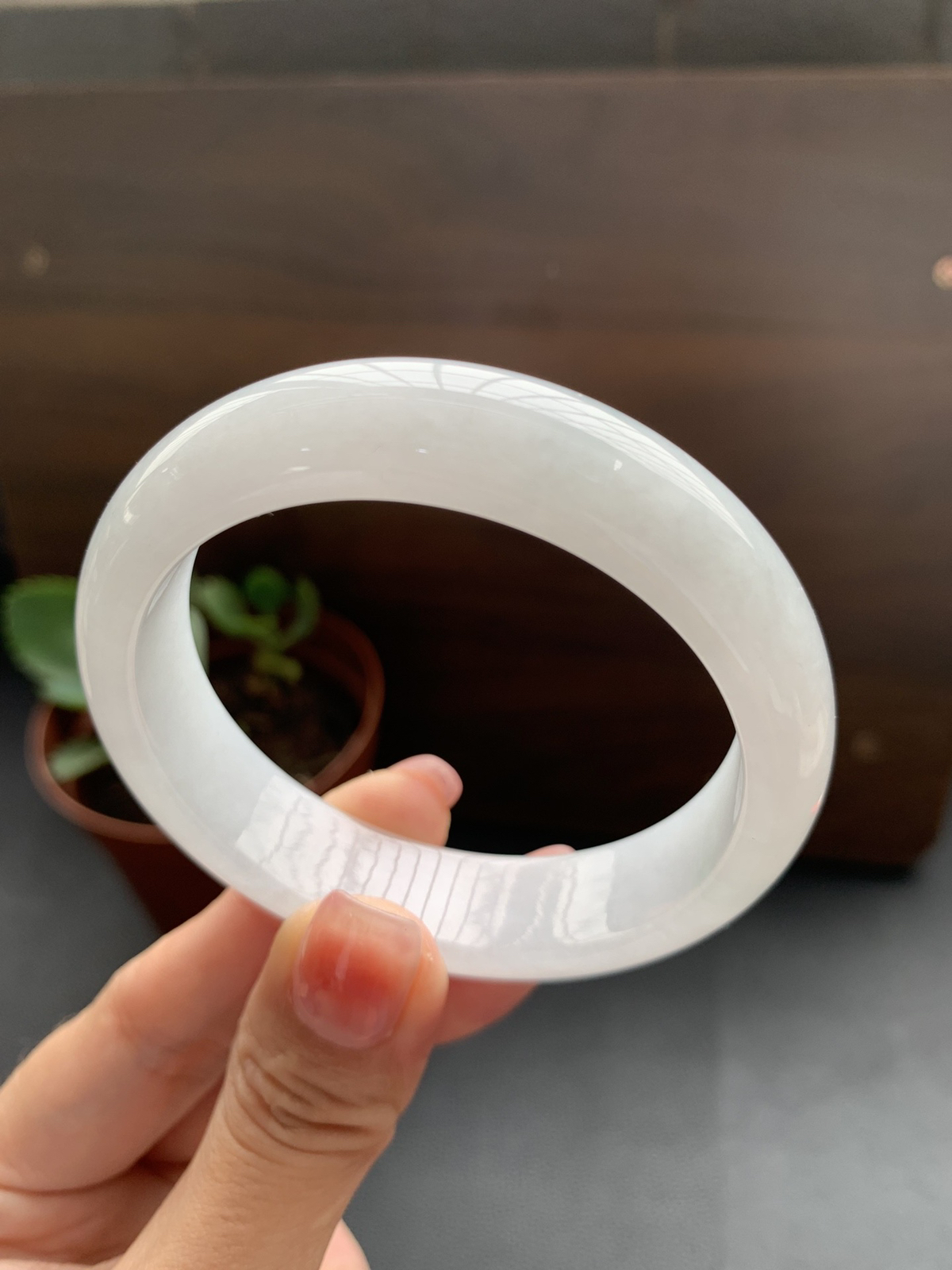 冰细腻白月光手镯，圈口53.8-14-7.4，冰润种水好，经典白月光干净清爽