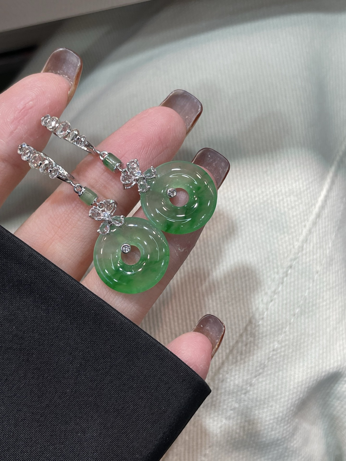 冰晴 飘阳绿 甜甜圈耳坠

18k金镶嵌