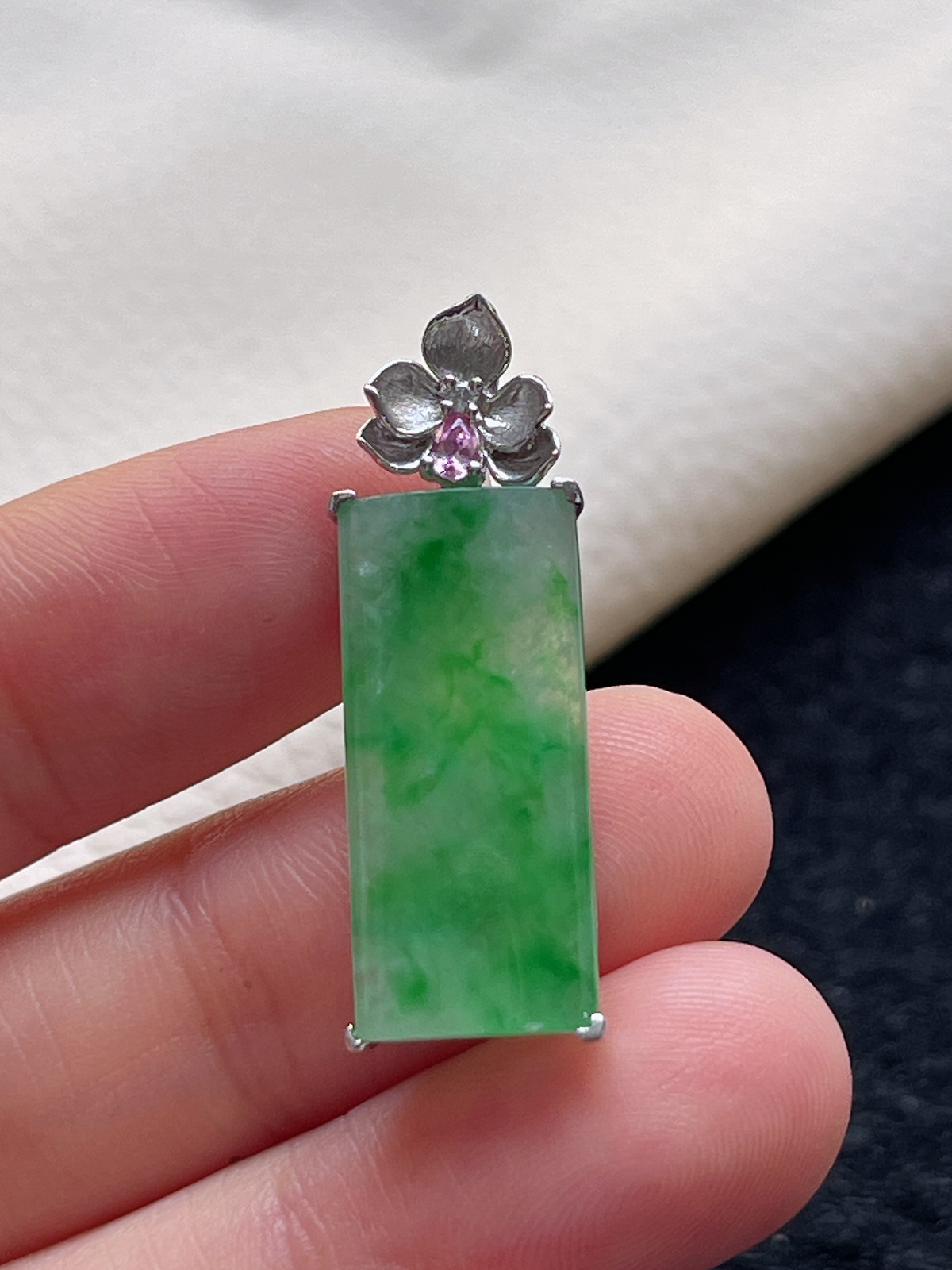 18k金 翡翠冰糯种飘绿无事牌挂件