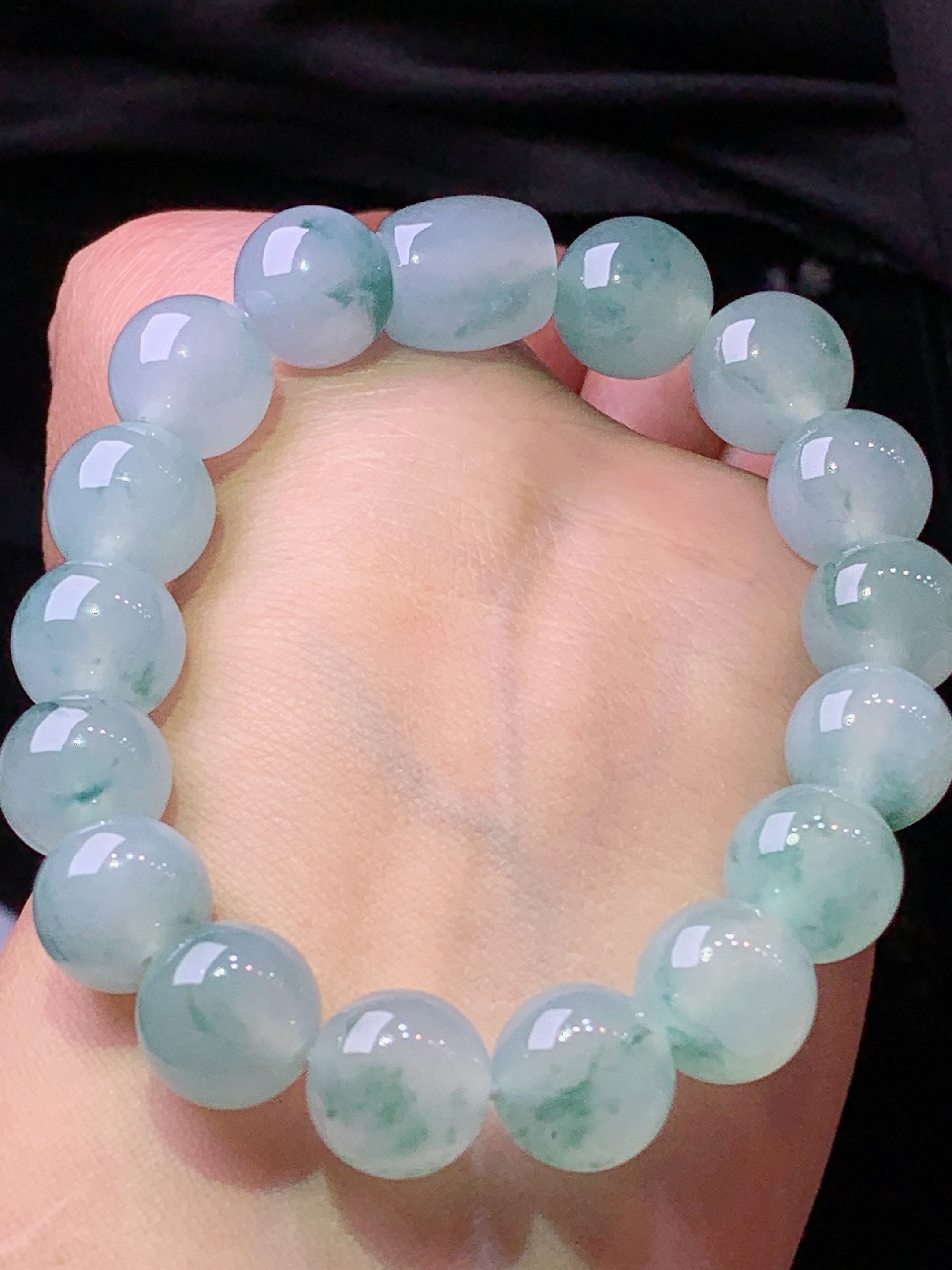 冰种飘花圆珠手链 玉质细腻 色泽艳丽清新 水润亮眼 整体尺寸12h3