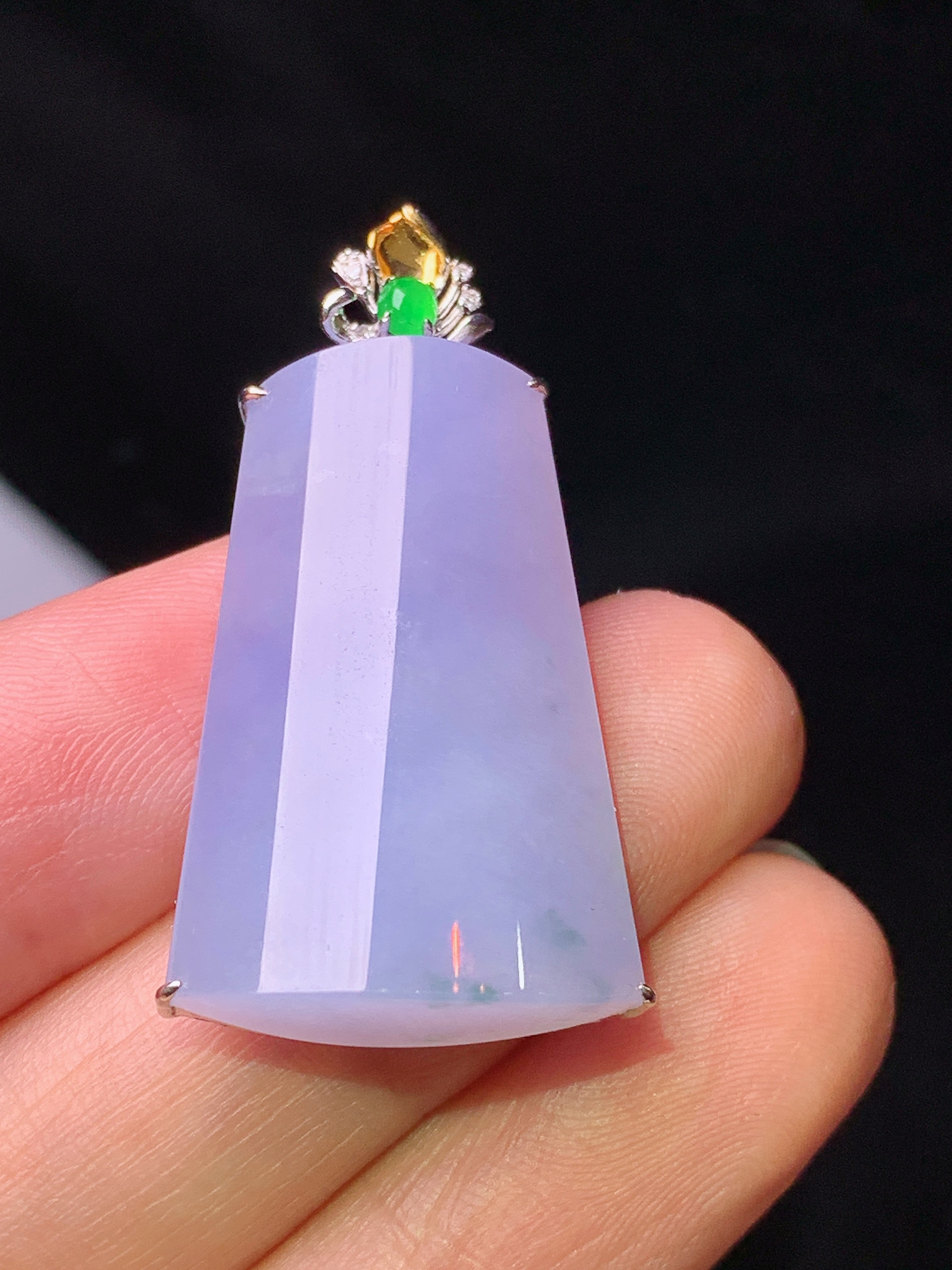 18k金钻镶嵌紫罗兰玉柱吊坠 玉质细腻 色泽艳丽清新 水润亮眼 整体尺寸36*17.8*8.3x5