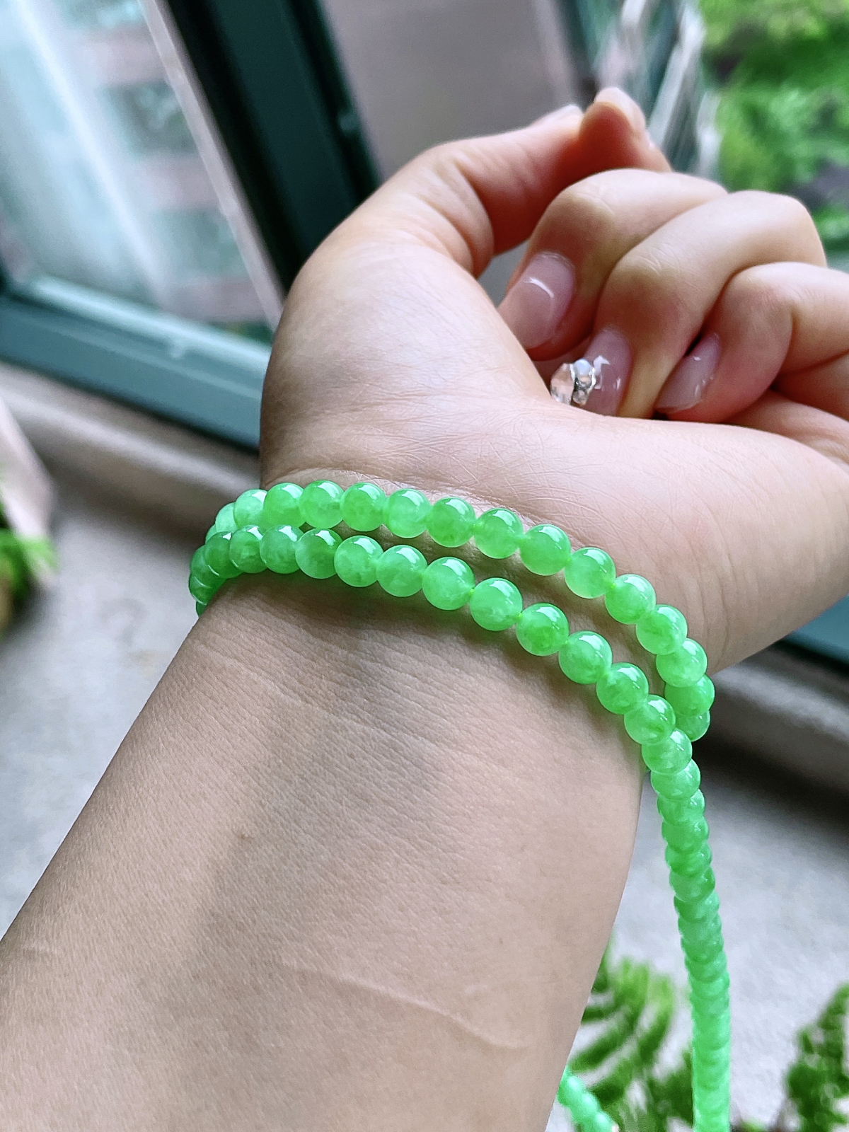 【珠子】冰阳绿珠链圆珠珠子珠链
【说明】缅料 性价比高  
【尺寸】5.8mm，31cm.