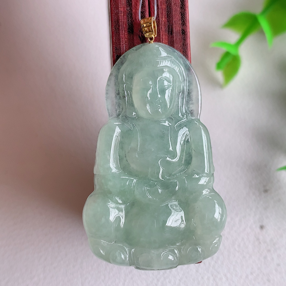 18k金扣冰润精雕观音吊坠，法相端庄大气，工艺精湛，种色浓郁，细腻饱满冰润，种老水足，收藏佳品，佩戴大气  W49.8   尺寸：40-25.3-4.5mm