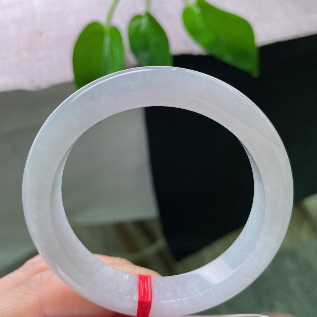 54.6/12/8.3，冰紫正圈，腕间一抹冰紫，是星河坠入寒潭的倒影。晶体，ss50066a