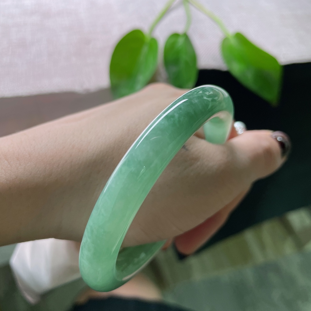 56/9.7果绿圆条，水润，细腻，清雅苑苑，秀丽，ss50122a