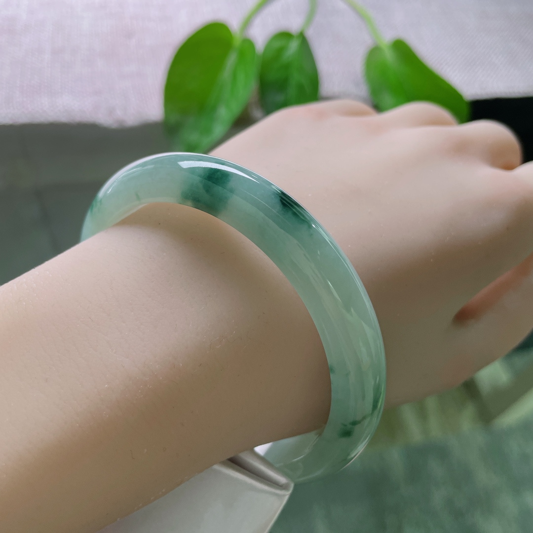 60.3/11.2/8飘花正圈，大圈口，菀菀类卿，一缕冰底青花，锁住一汪山水灵秀。，ss49405a