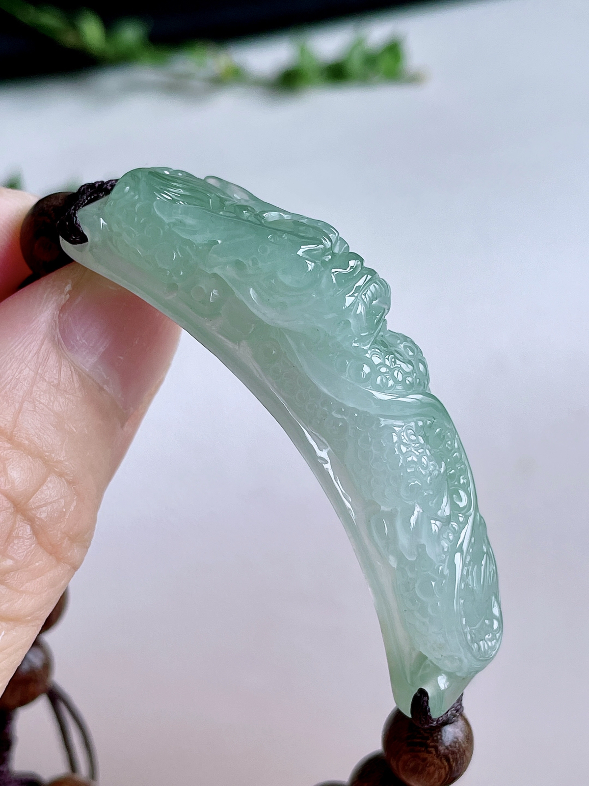 【裸石】冰晴水生肖龙手牌檀木手串
【说明】缅料 性价比高  
【尺寸】51.2-12-11.4.