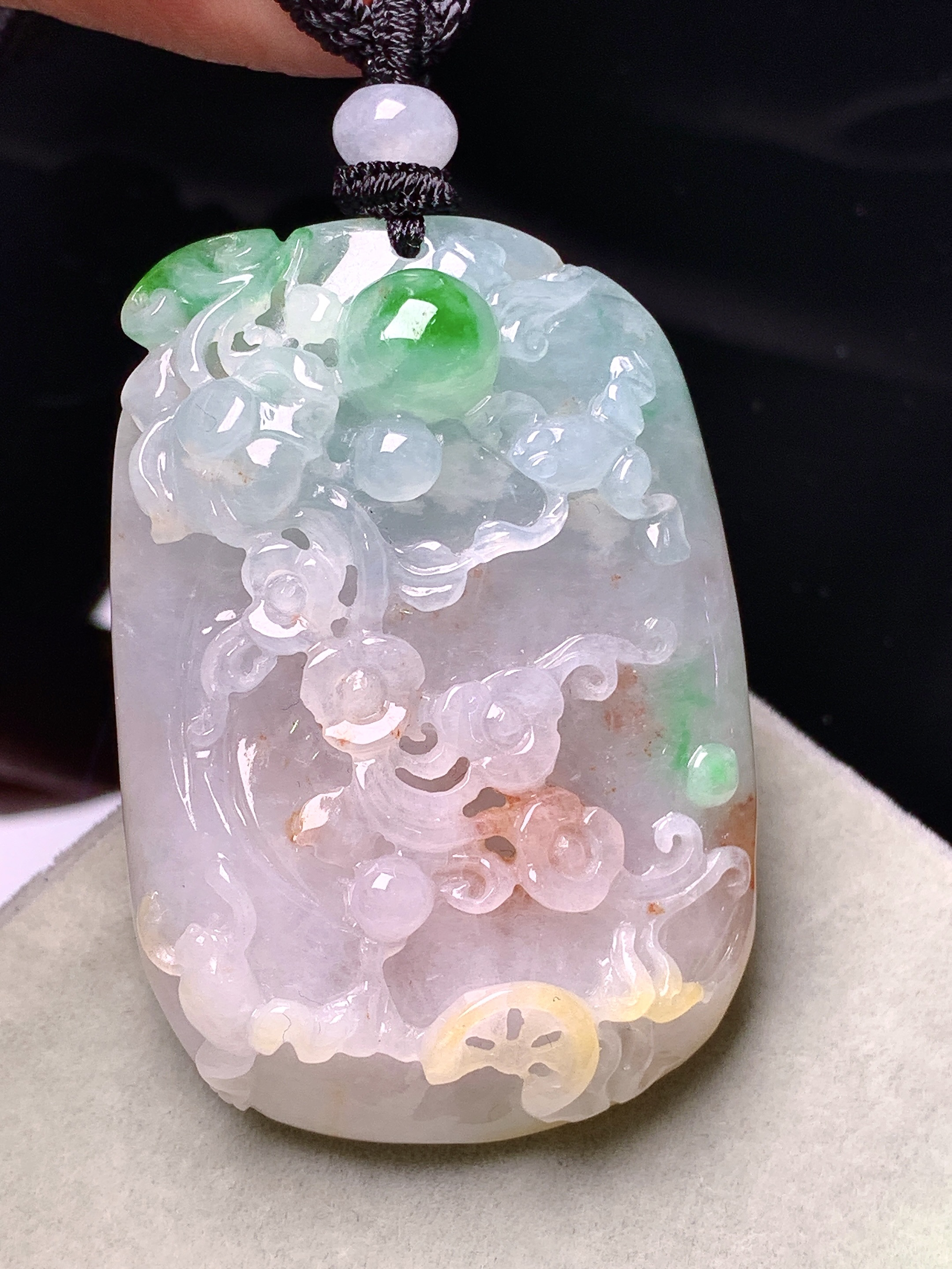 福禄寿花开富贵牌吊坠 玉质细腻 色泽艳丽清新 水润亮眼 整体尺寸50.5*34.5*13.5w1