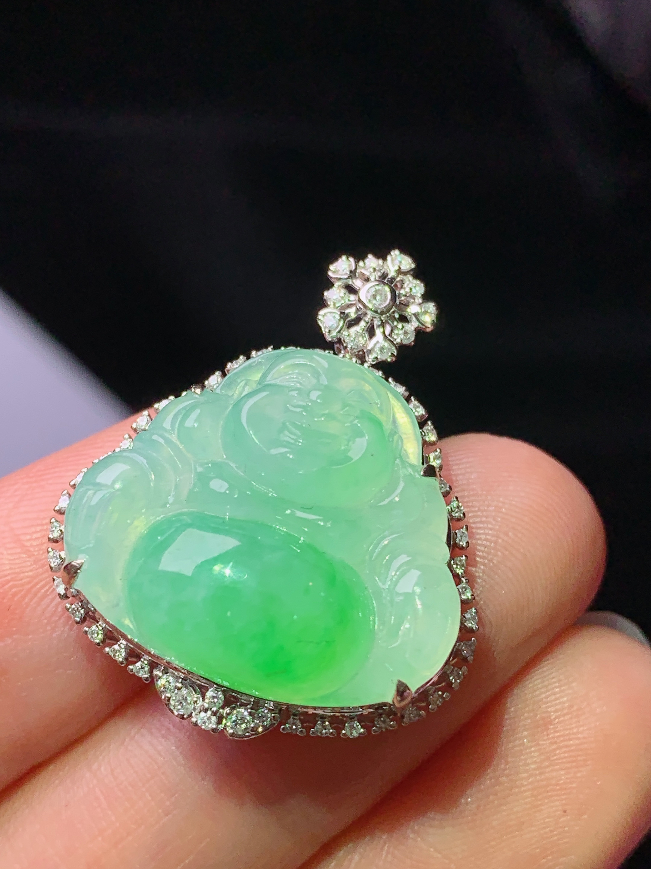 18k金钻镶嵌翠绿佛公吊坠 玉质细腻 色泽艳丽清新 水润亮眼 整体尺寸28*22.8*9.8j2