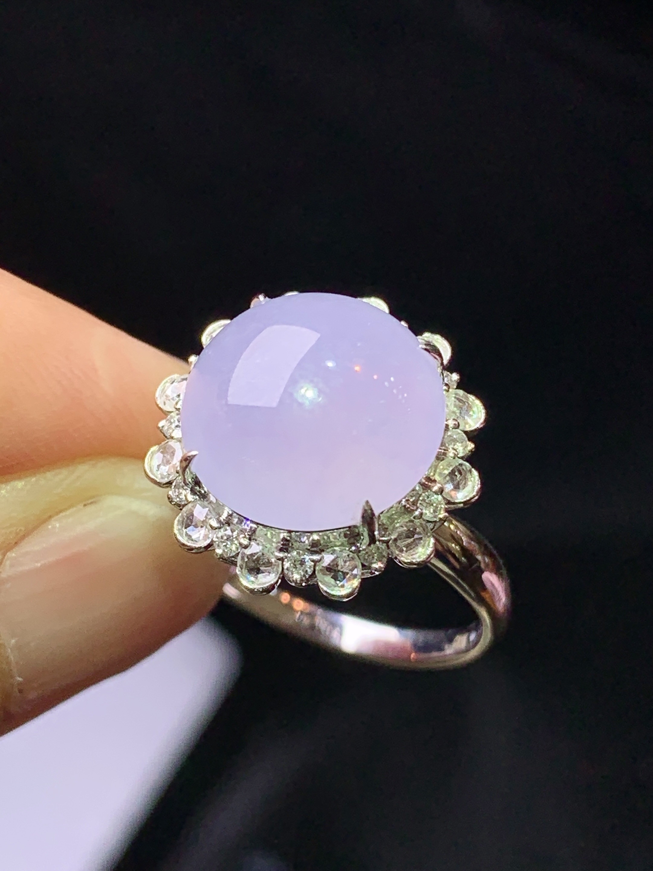 18k金钻镶嵌紫罗兰蛋面戒指 玉质细腻 色泽艳丽清新 水润亮眼 圈口13 整体尺寸15.7*11.8m5