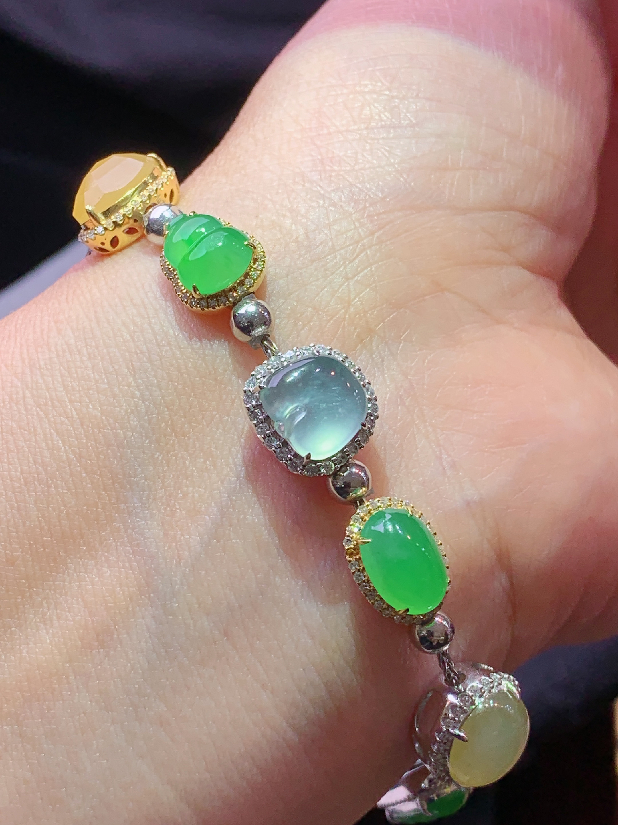 18k金钻镶嵌多宝多彩手链 玉质细腻 色泽艳丽清新 水润亮眼 整体尺寸180*10.5*7.5m5