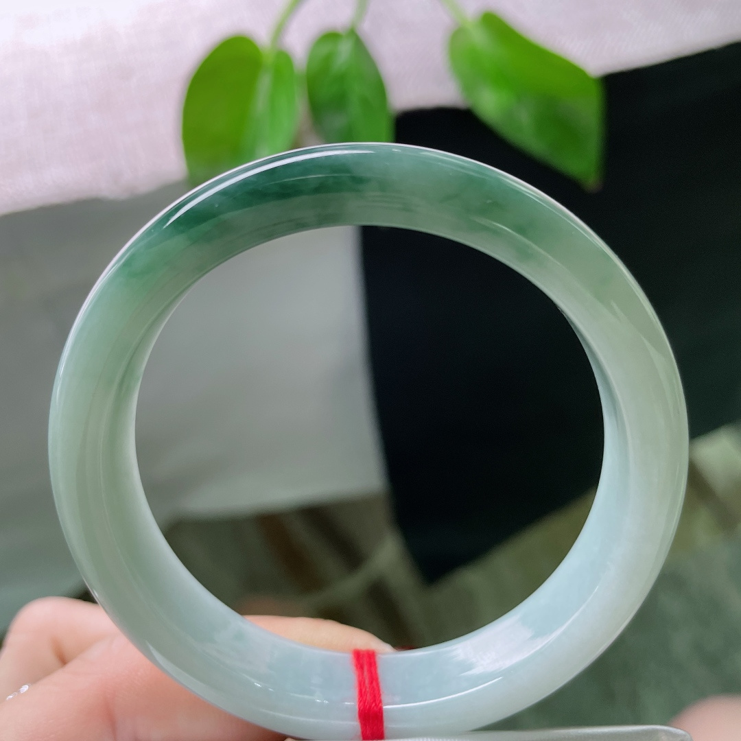 56.8/12.5/8.6飘花正圈，是风与时光共同的笔触，层层叠叠，写就生命的厚度。整体，ss494