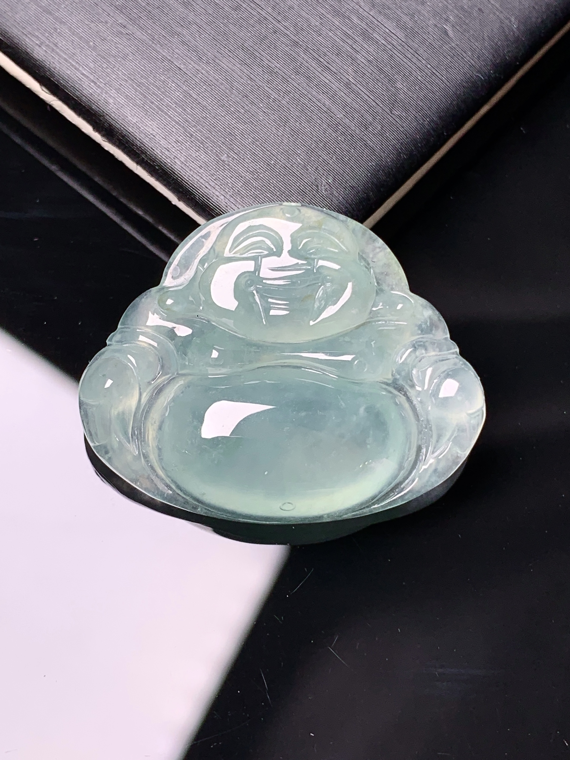 冰种佛公吊坠 玉质细腻 色泽艳丽清新 水润亮眼 整体尺寸22.8*28.5*5.6j2