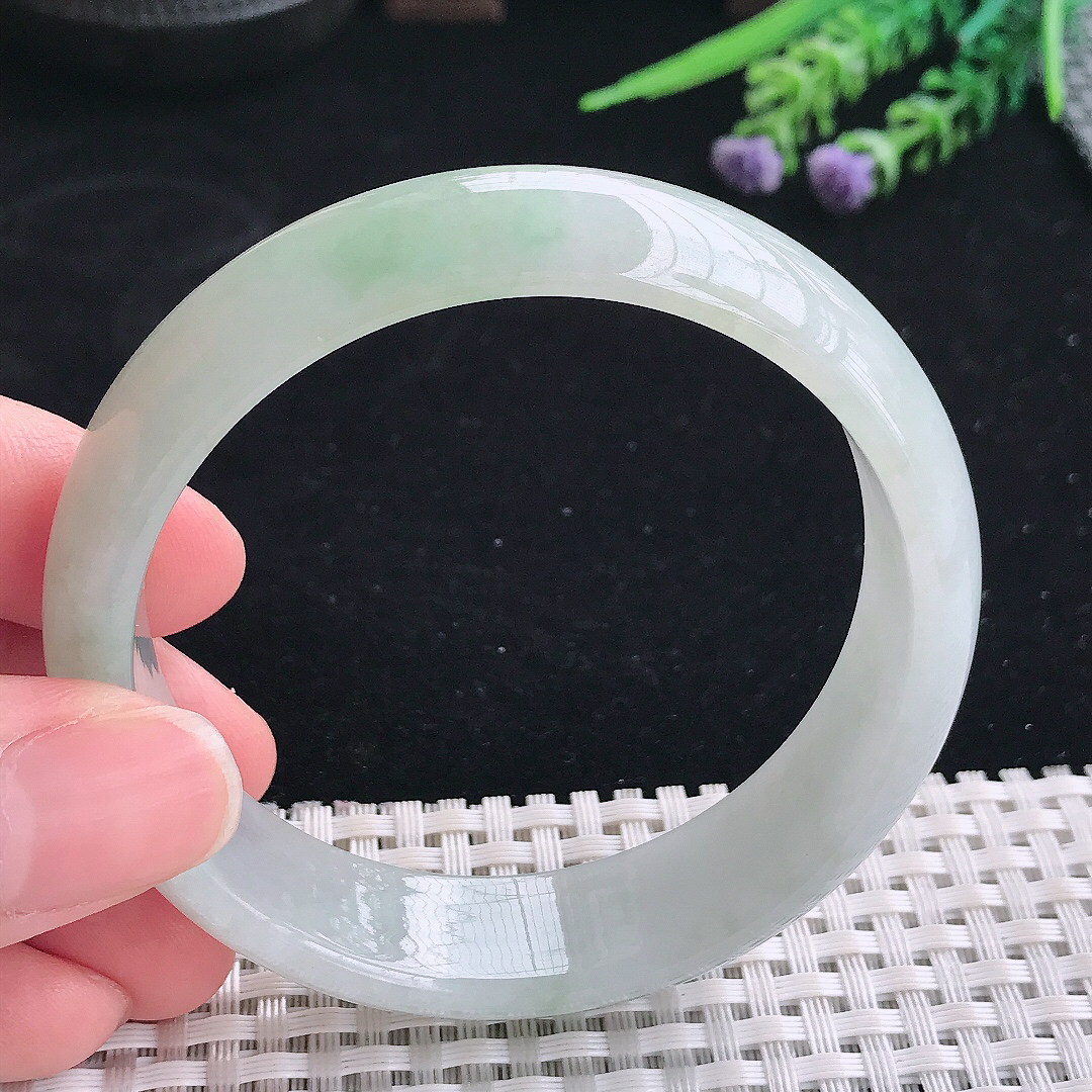 实拍A货翡翠58/15.8/7.2老坑秀气冰润浅绿手镯宽边玉镯平安镯美人镯