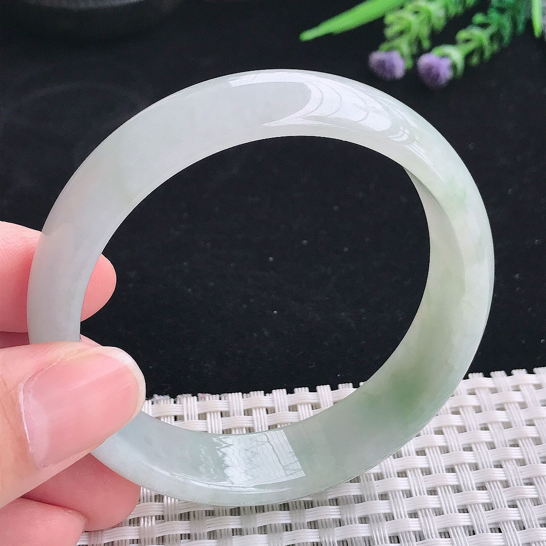 实拍A货翡翠58/15.8/7.2老坑秀气冰润浅绿手镯宽边玉镯平安镯美人镯