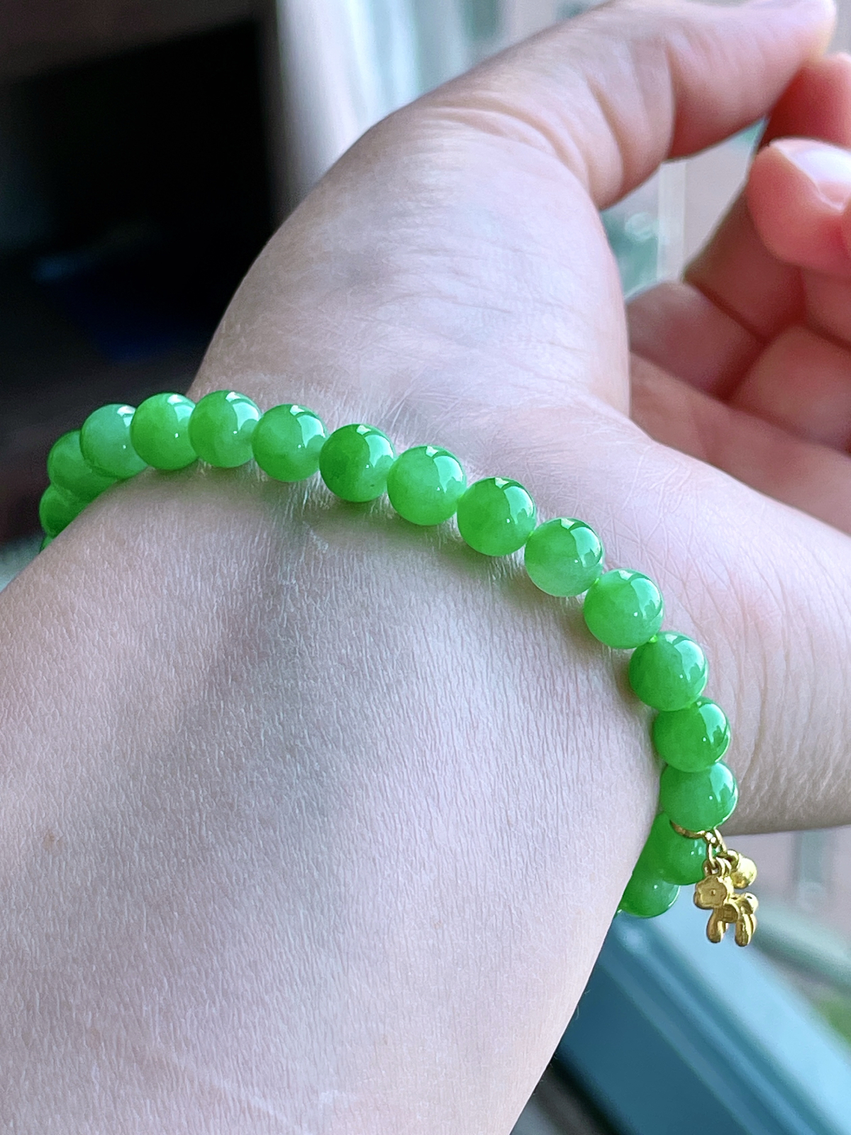 【珠子】高冰阳绿手串圆珠珠子手串
【说明】缅料 18k金镶嵌 性价比高  
【尺寸】6.8mm..