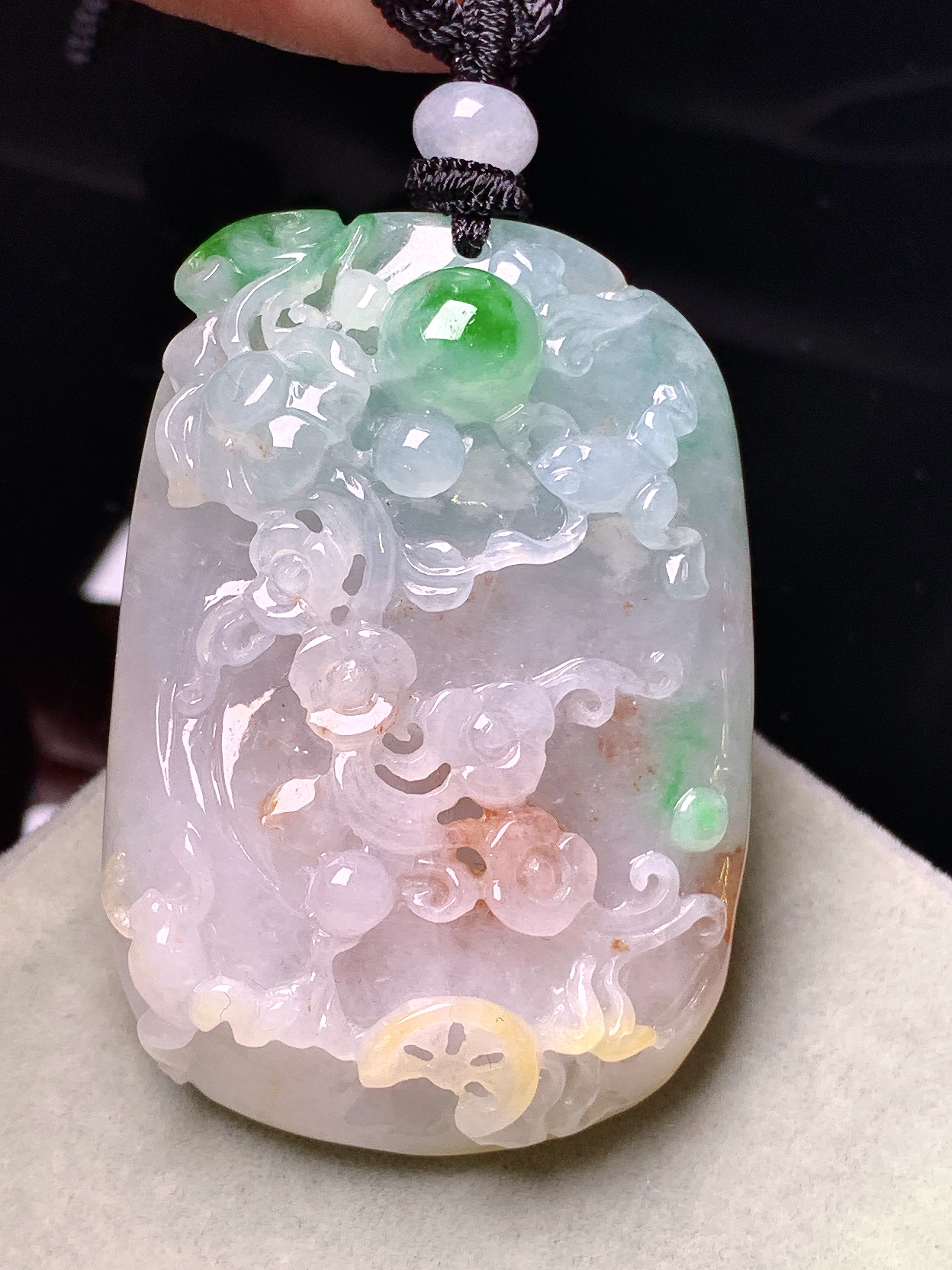 福禄寿花开富贵牌吊坠 玉质细腻 色泽艳丽清新 水润亮眼 整体尺寸50.5*34.5*13.5w1