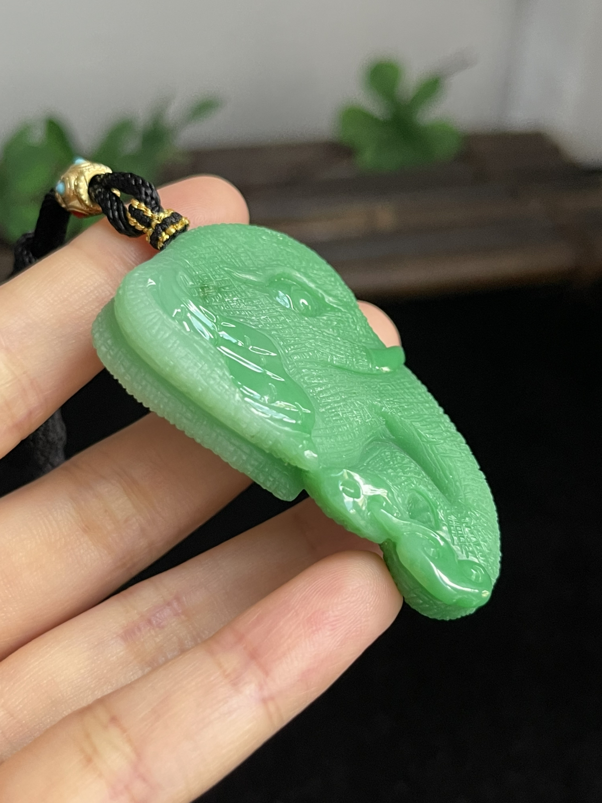 翡翠糯化种绿色吊坠