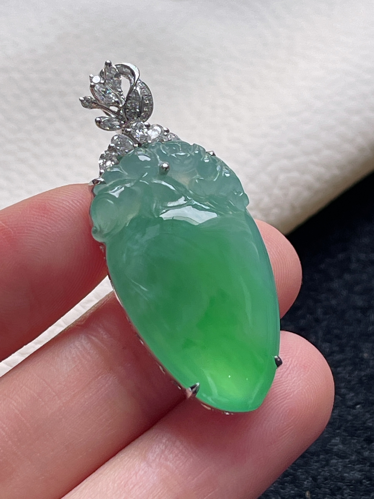 18k金翡翠冰糯种浅绿色福瓜挂件