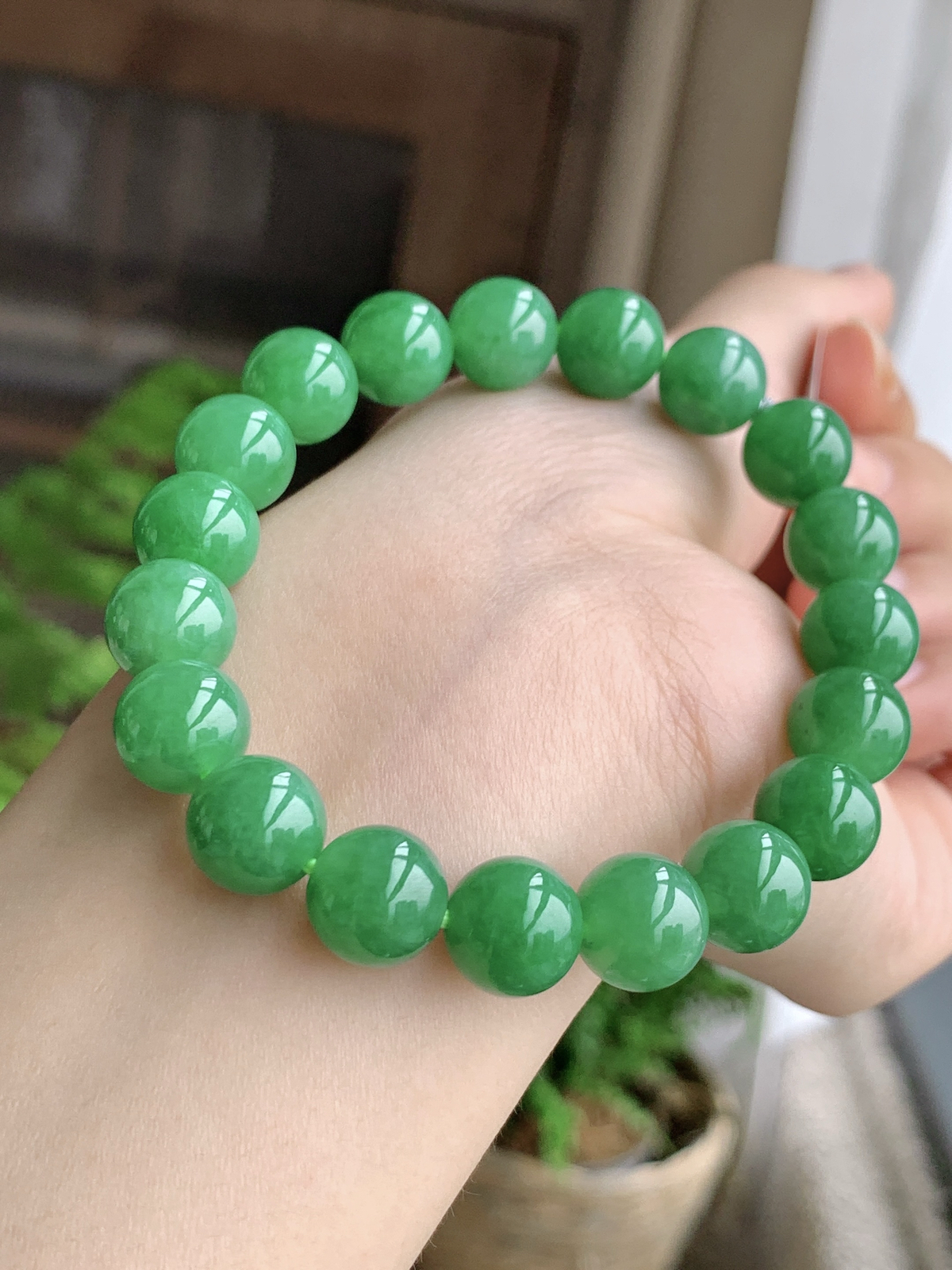 【珠子】冰阳绿手串满绿圆珠子手串
【说明】缅料 性价比高  
【尺寸】9.8mm..