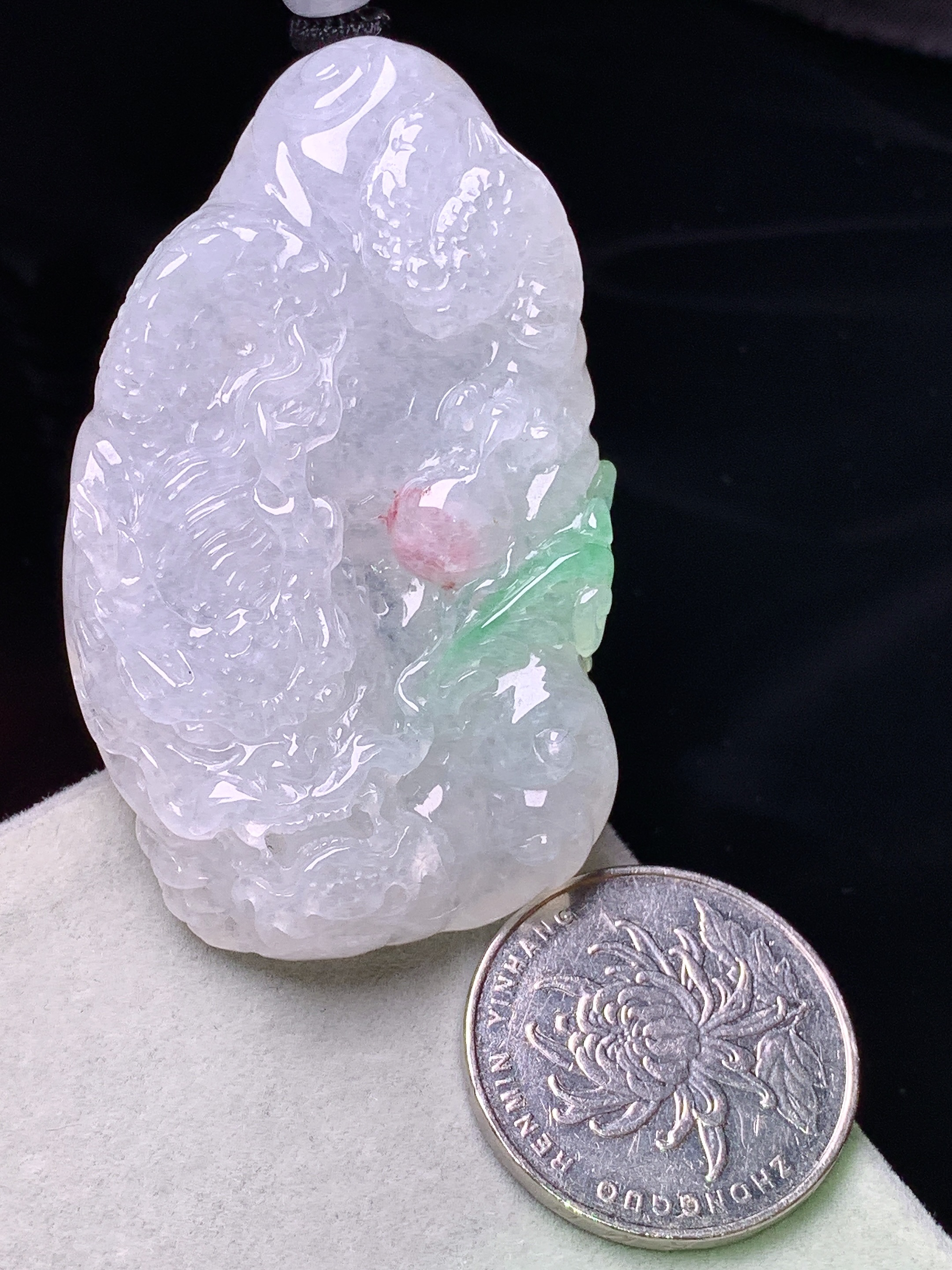 冰种龙牌吊坠 玉质细腻 色泽艳丽清新 水润亮眼 整体尺寸59*35.5*11.3w1