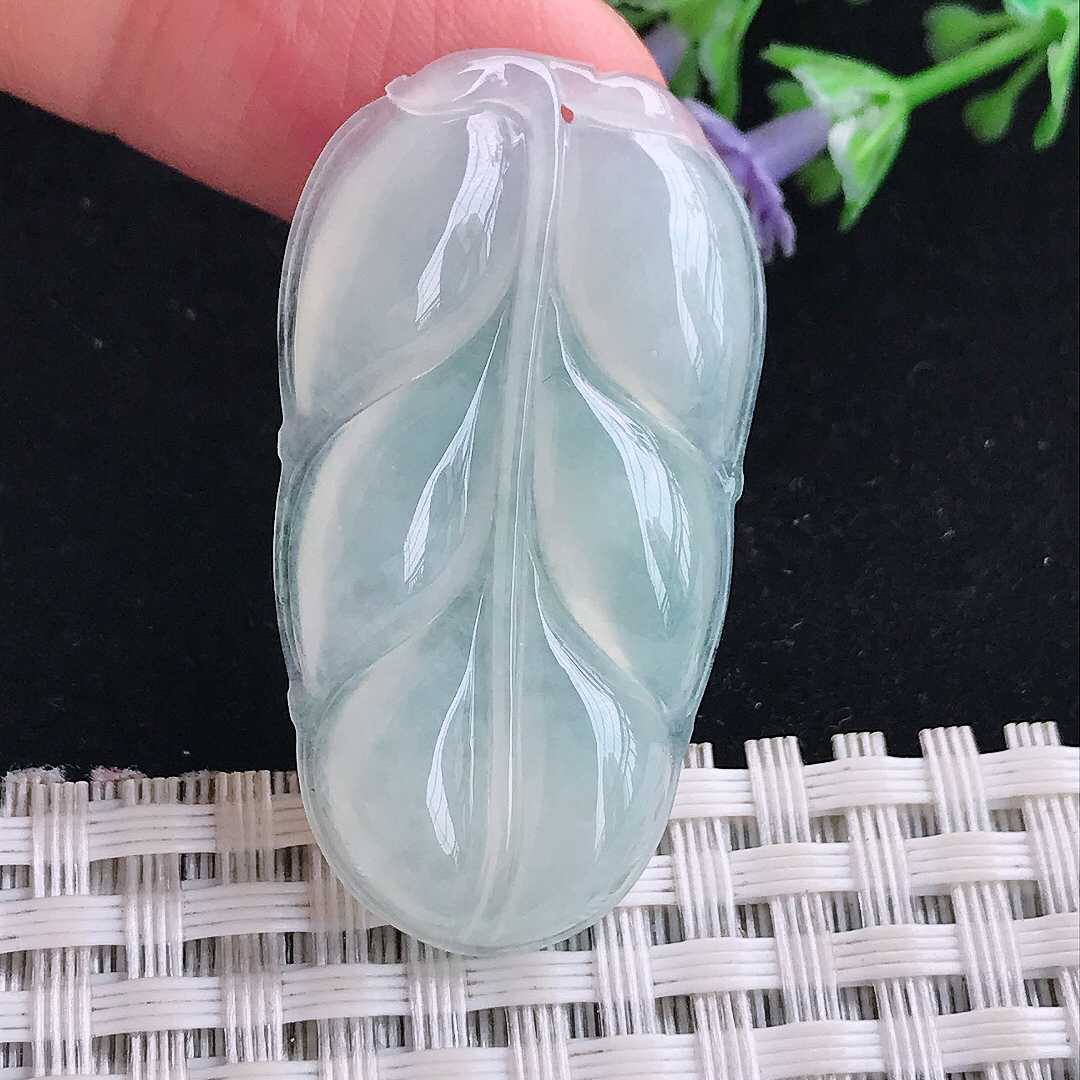 实拍A货翡翠40/21.8/4.9老坑冰种起光叶子吊坠翡翠玉叶挂件