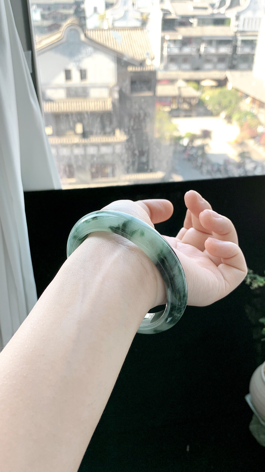 飘花手镯
尺寸：60-12.4-8.6