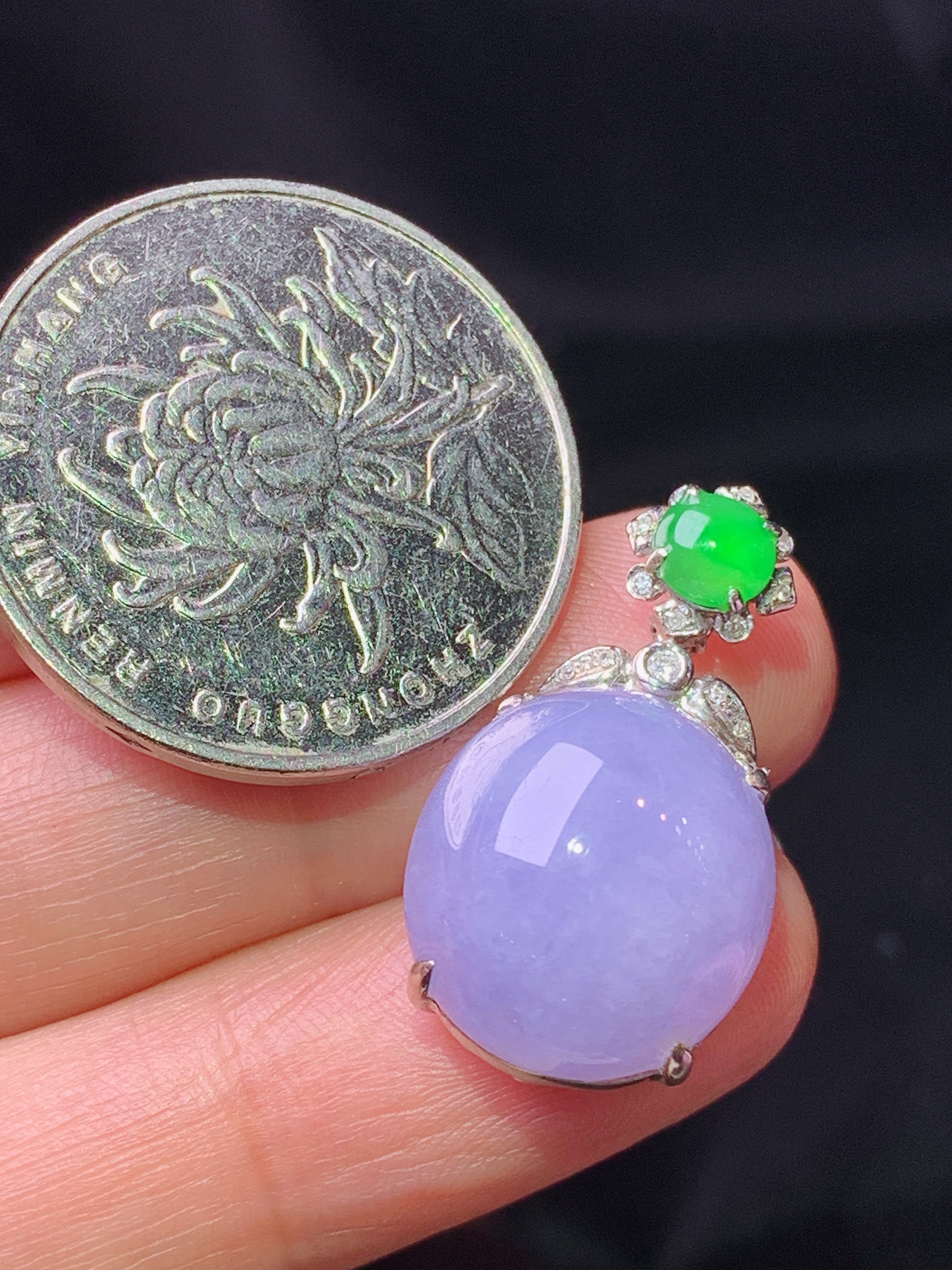 18k金钻镶嵌紫罗兰蛋面吊坠 玉质细腻 色泽艳丽清新 水润亮眼 整体尺寸25.6*13.8*10j2