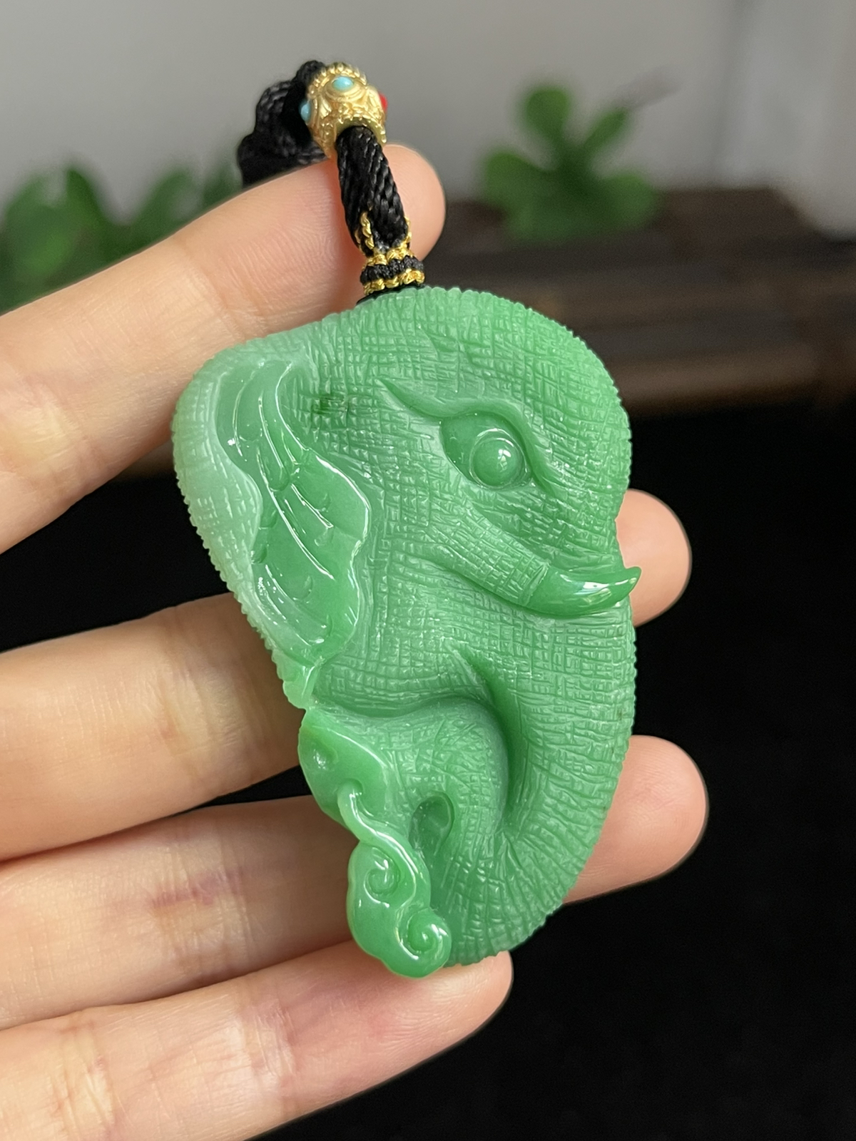 翡翠糯化种绿色吊坠