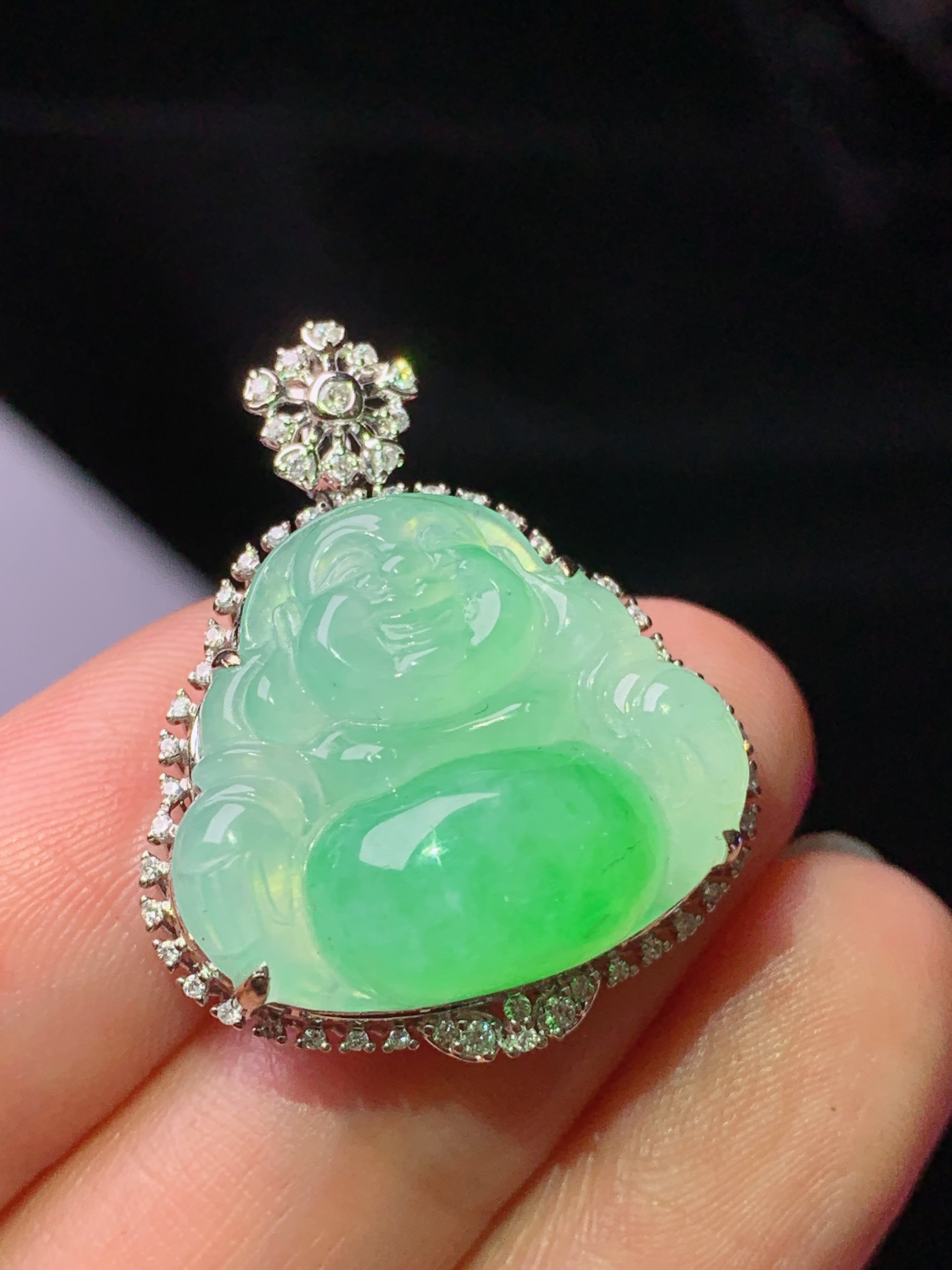 18k金钻镶嵌翠绿佛公吊坠 玉质细腻 色泽艳丽清新 水润亮眼 整体尺寸28*22.8*9.8j2