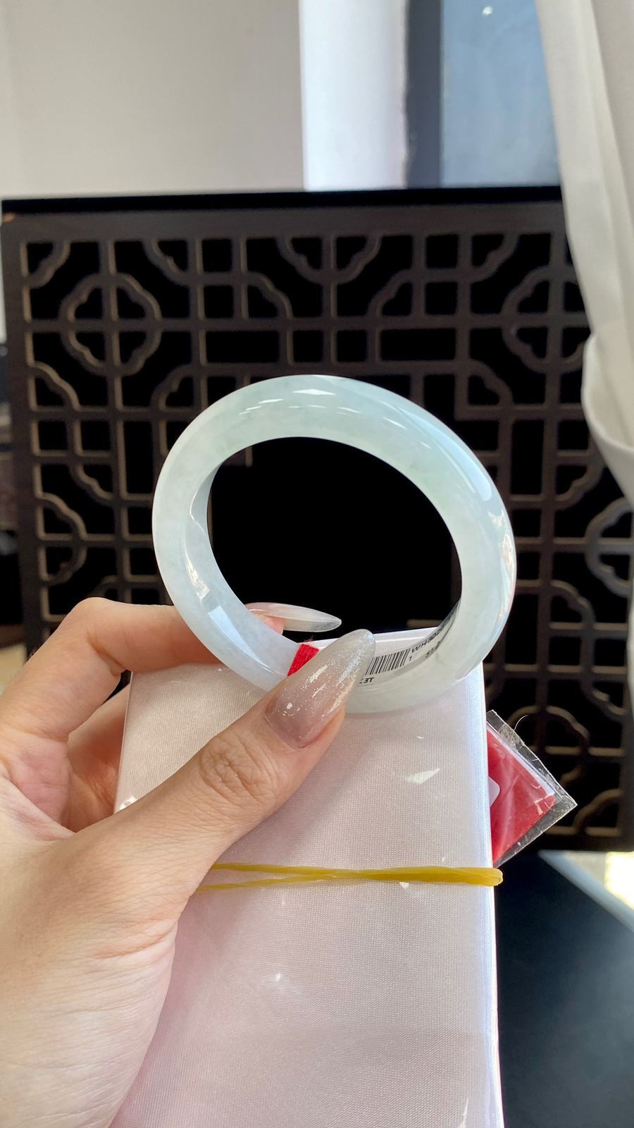 【白月光手镯】
尺寸：51.2-12-8.7
自然光无滤镜，原图直出