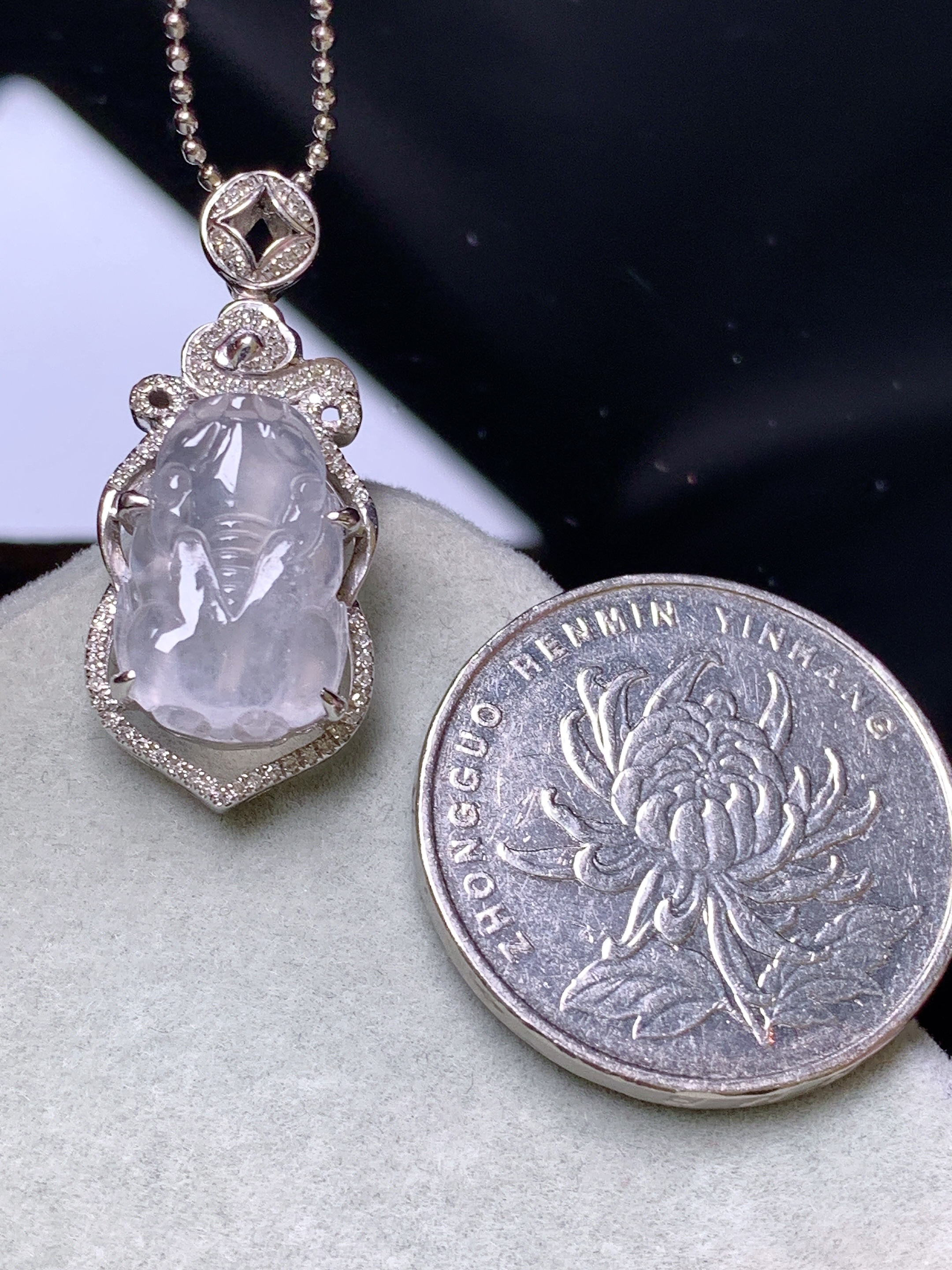 18k金钻镶嵌冰种貔貅吊坠 玉质细腻 色泽艳丽清新 水润亮眼 整体尺寸29*12.6*7.5z1