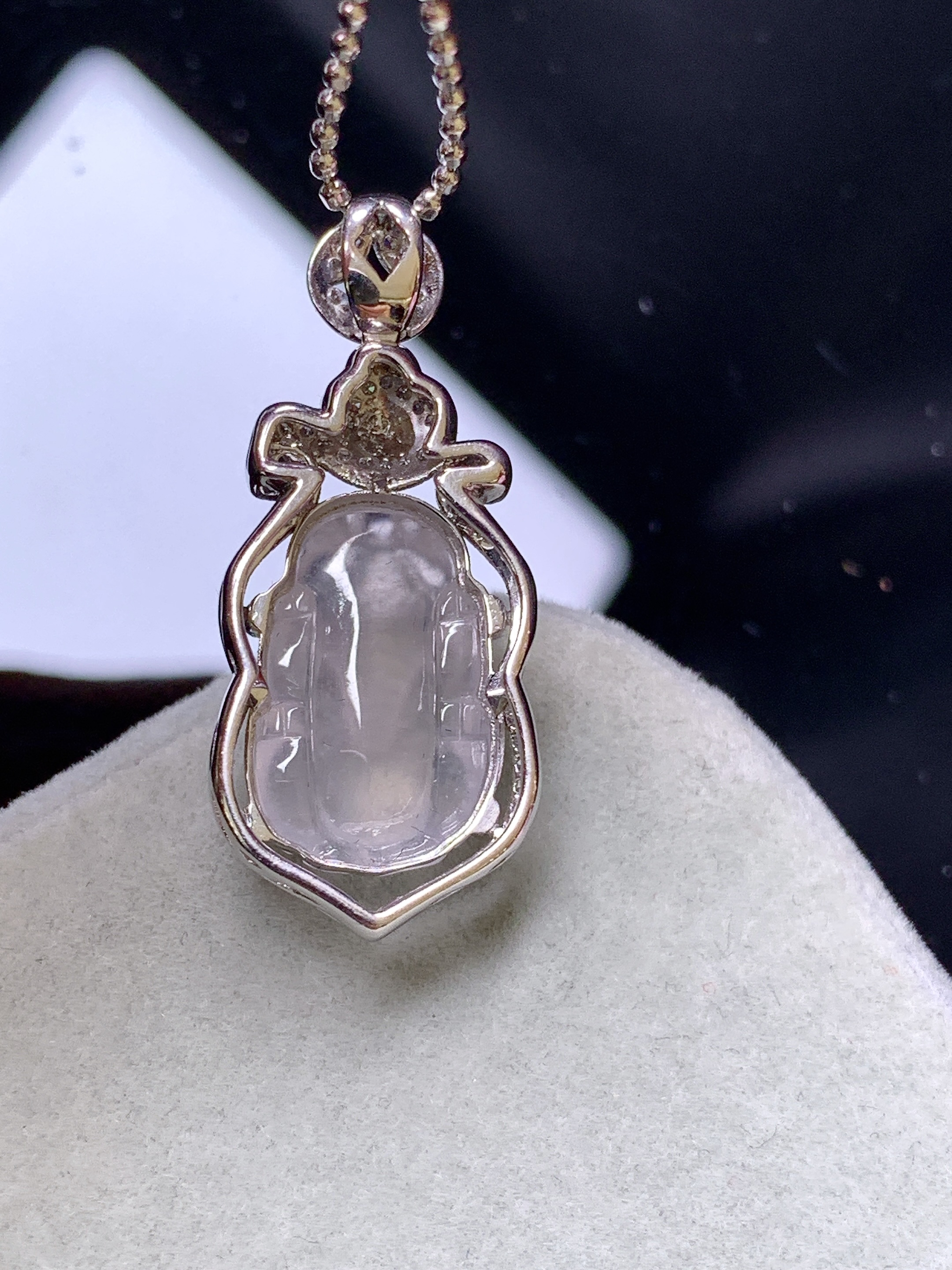 18k金钻镶嵌冰种貔貅吊坠 玉质细腻 色泽艳丽清新 水润亮眼 整体尺寸29*12.6*7.5z1